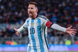LIONEL MESSI BUENOS AIRES, ARGENTINA - Lionel Messi abre el marcador frente a Ecuador por eliminatorias mundia...