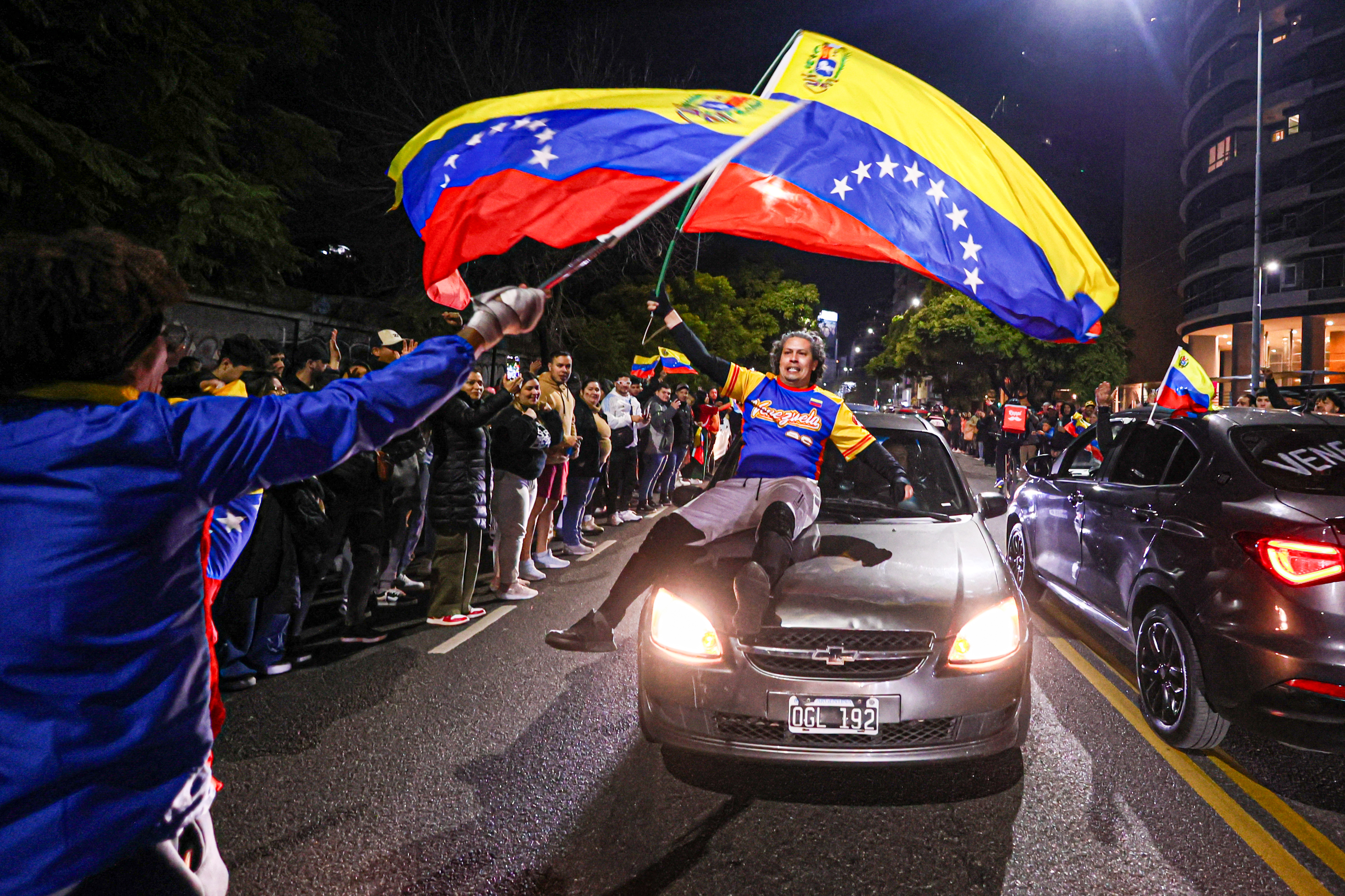0L1A9676 BUENOS AIRES, ARGENTINA - 29 Julio 2024:Migrantes opositores venezolanos festejaban la posibilida...