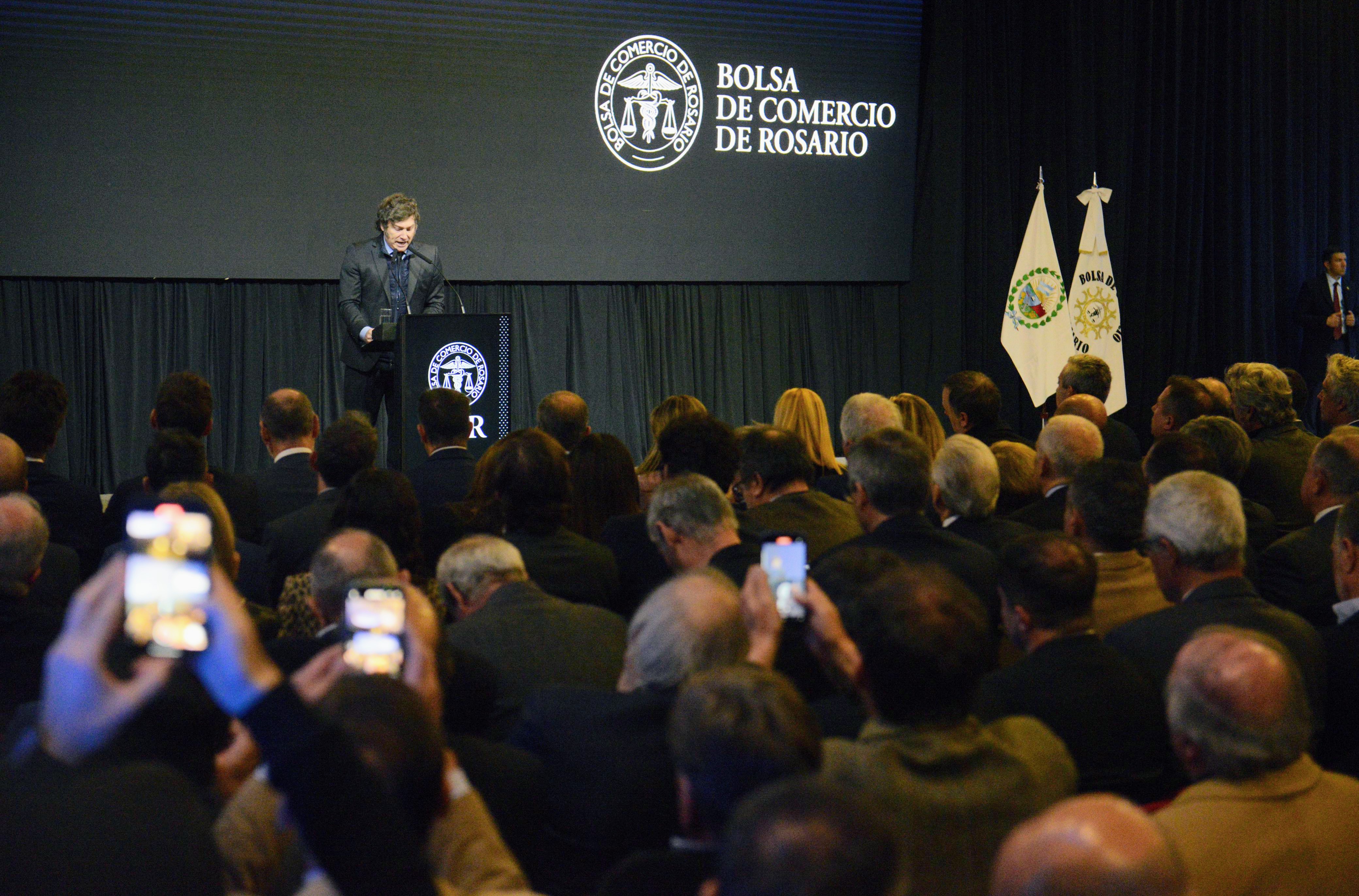 milei-bolsa-rosario-0142 Rosario, Argentina - 24 de agosto de 2024: El presidente Javier Milei dio un discurso durante el ...