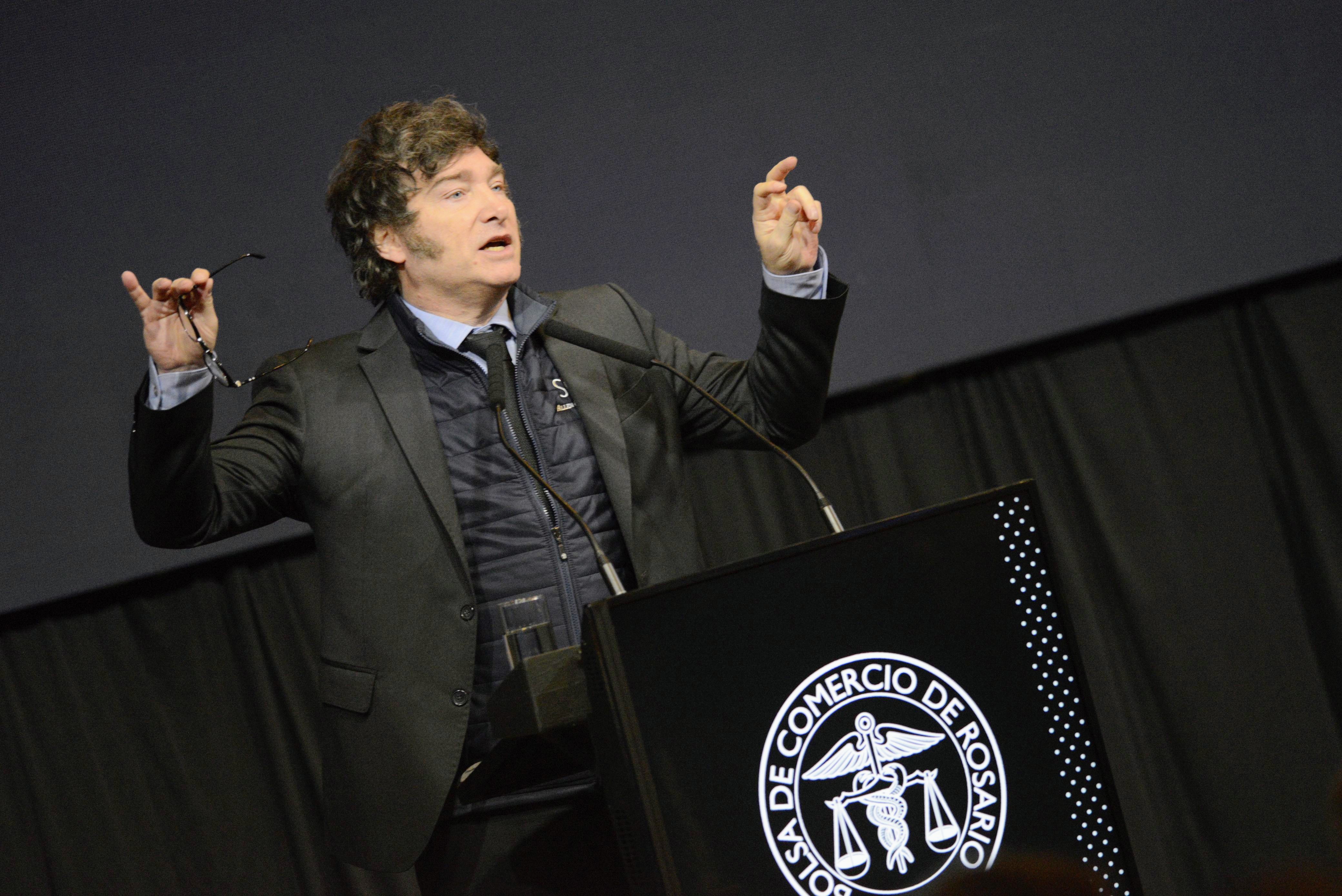 Rosario, Argentina - 24 de agosto de 2024: El presidente Javier Milei dio un discurso durante el ...