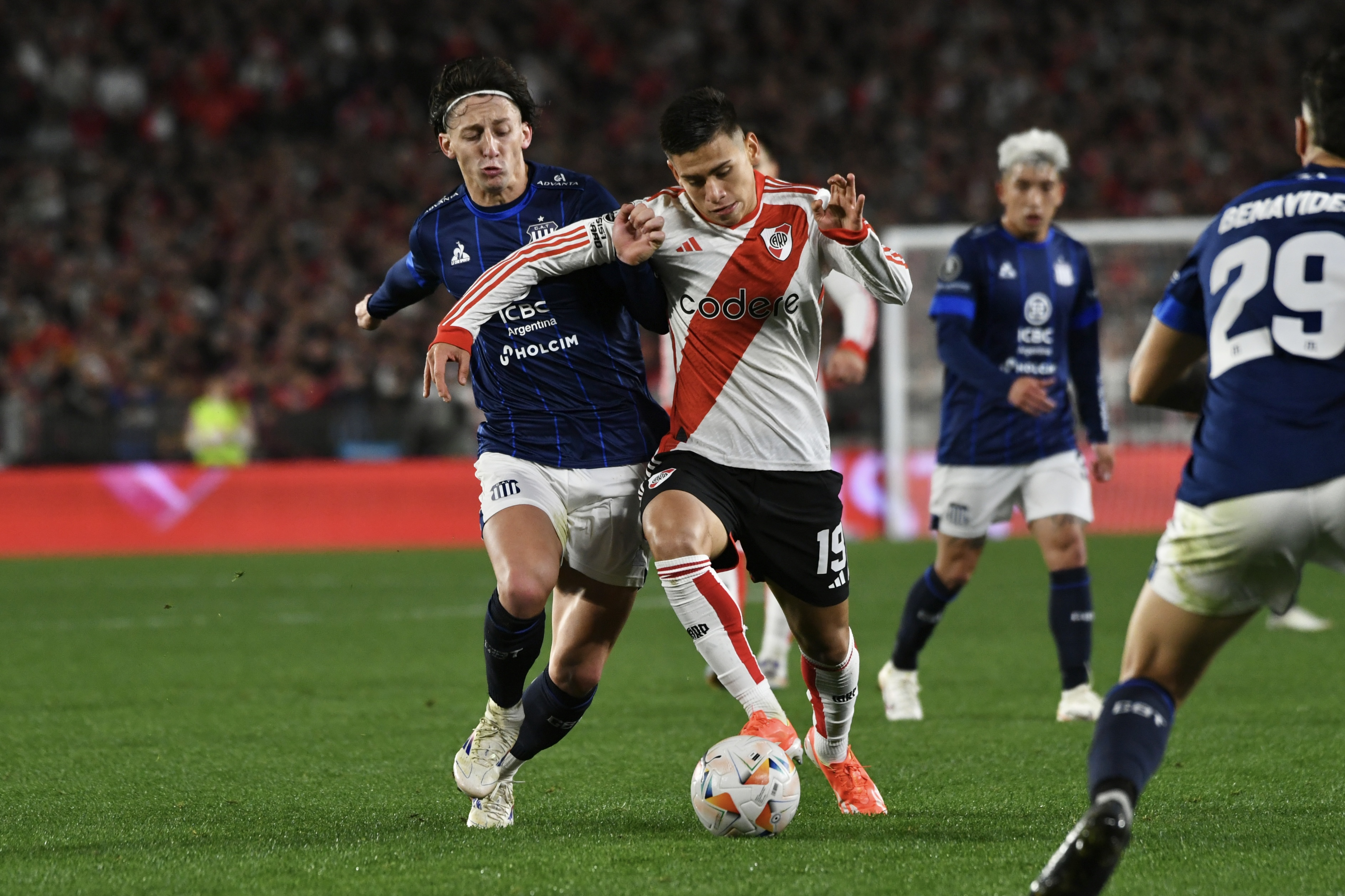 Buenos Aires, Argentina - 22 de agosto 2024: Con goles de Borja y Simón, River Plate superó 2-1...