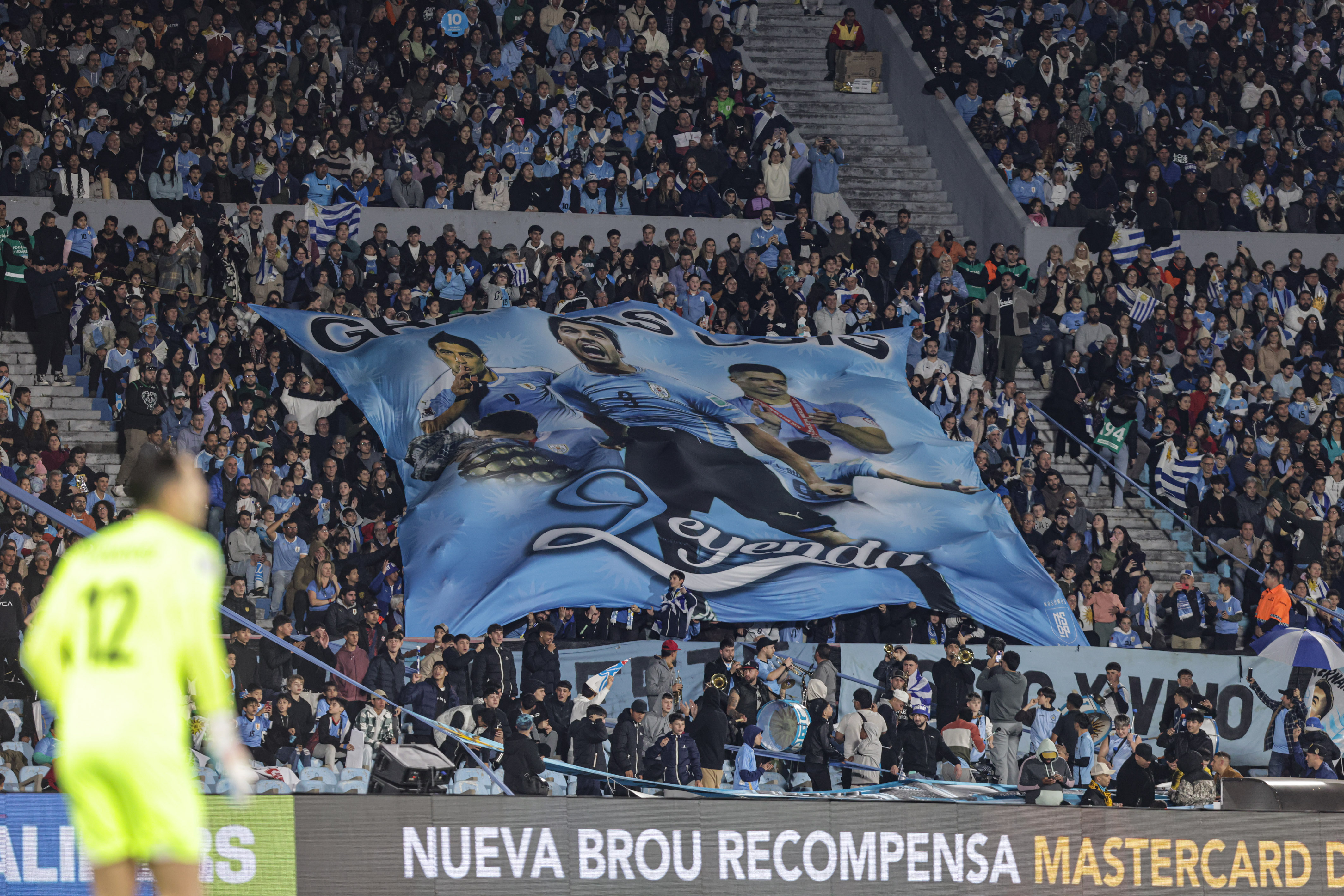 Uruguay vs Paraguay Fecha 7 - Despedida Luis Suarez Montevideo, Uruguay, 06/09/2024
Deportes, Futbol. Eliminatorias, Fecha 7. Bandera en Honor a Lui...