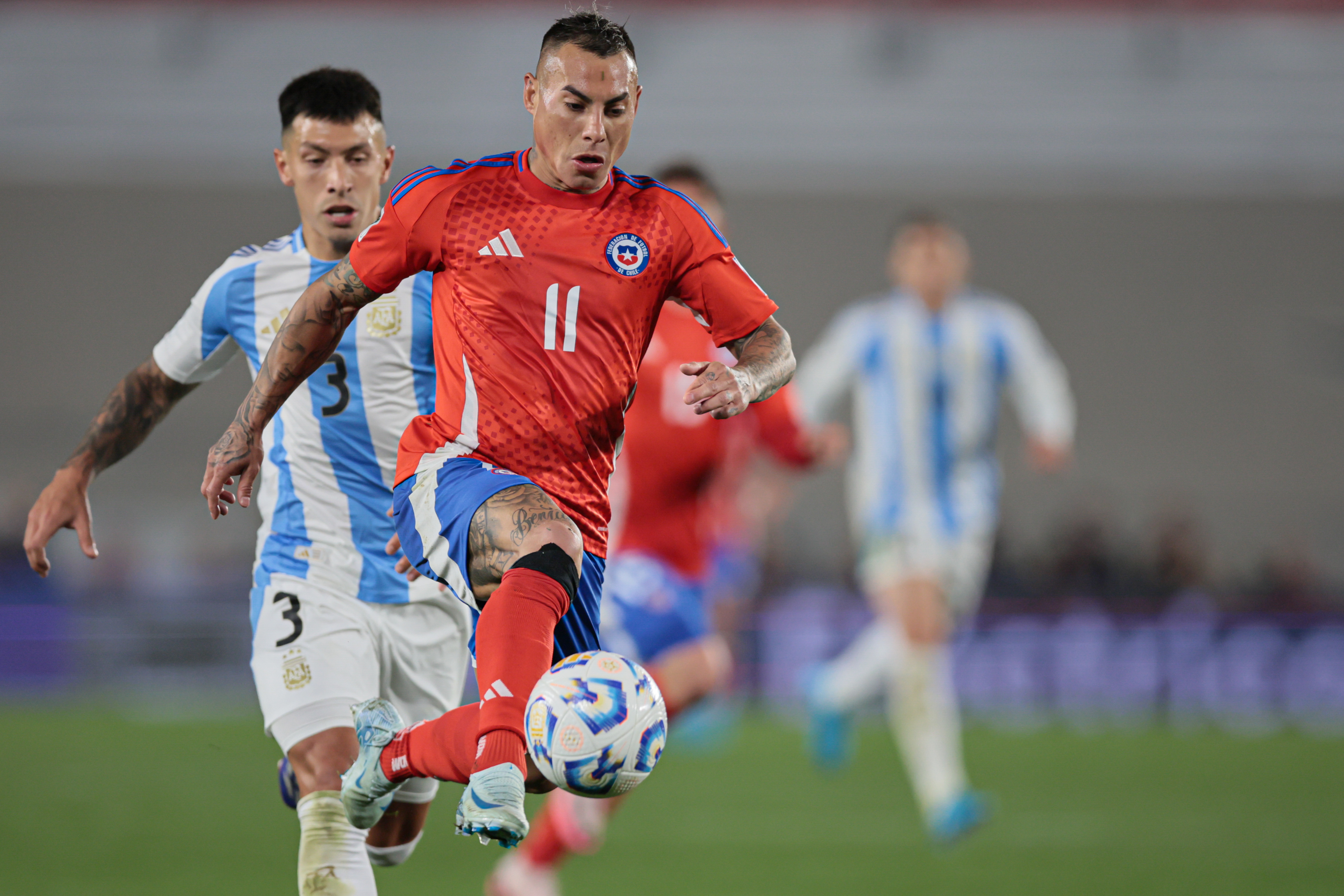 "Argentina vs Chile" 2024 Buenos Aires, Argentina - September 5, 2024. Chilean forward Eduardo Vargas (right) dribbles the ...