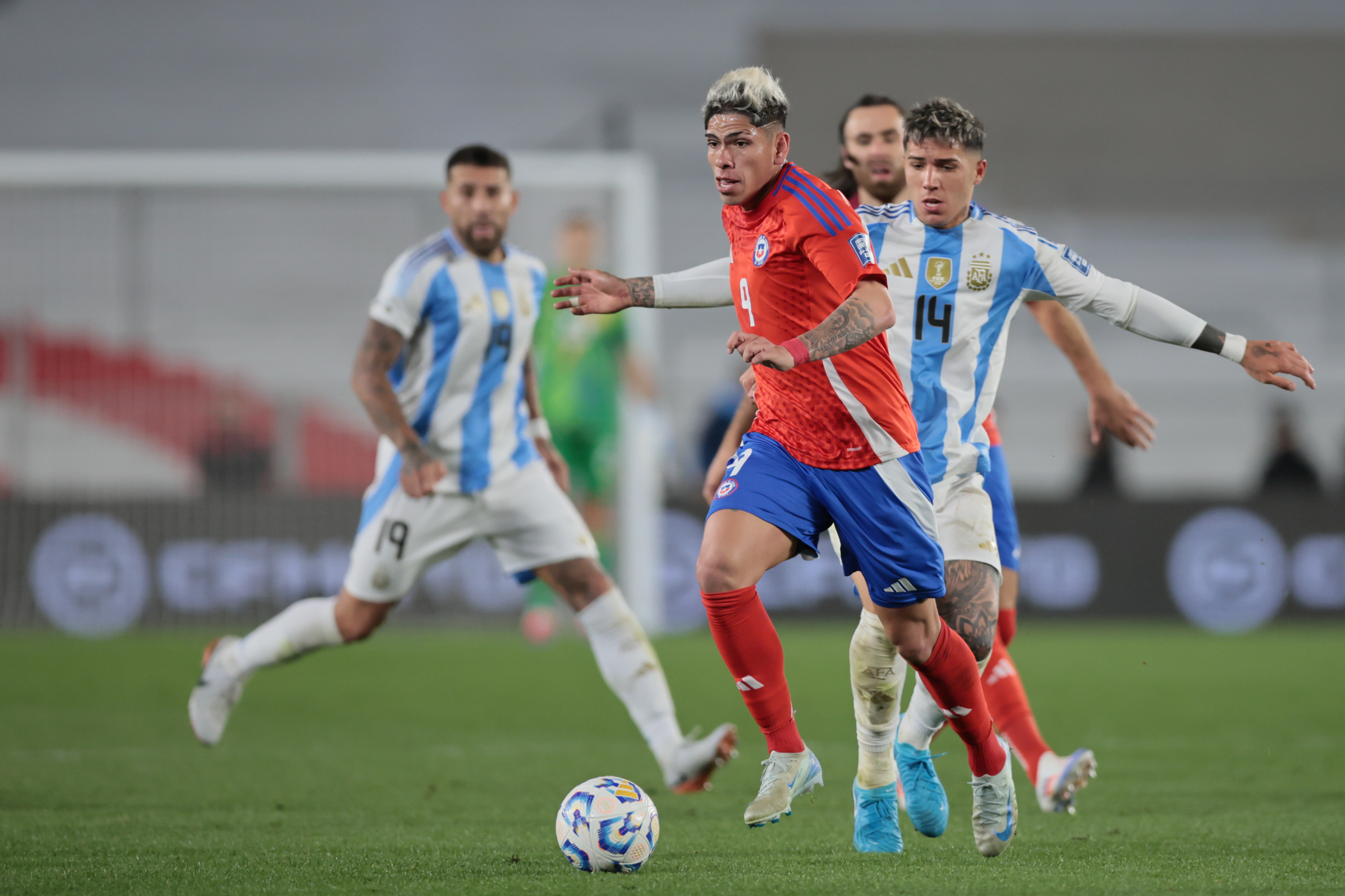 "Argentina vs Chile" 2024 Buenos Aires, Argentina - September 5, 2024. Chilean forward Carlos Palacios (centre) controls th...