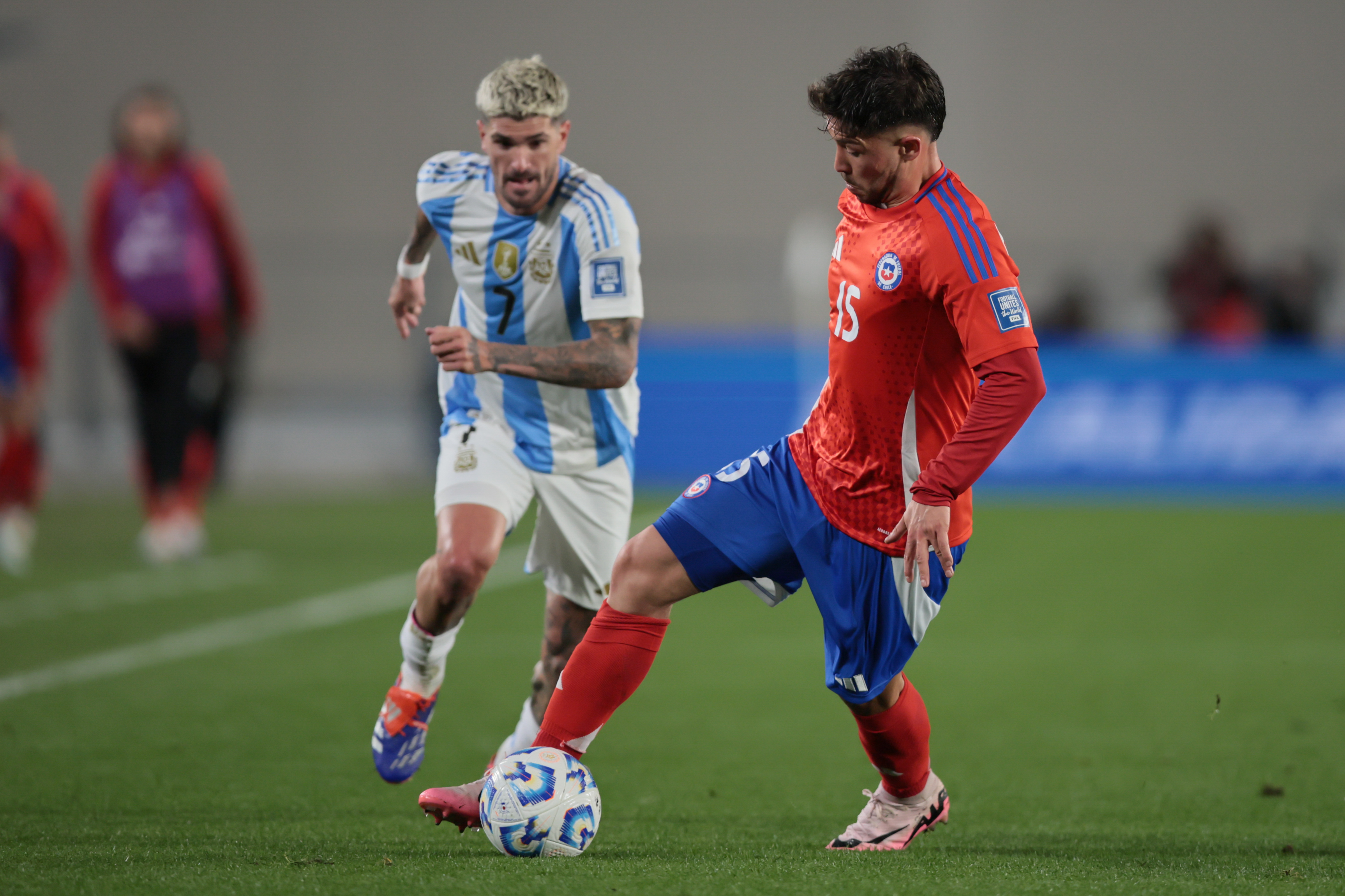 "Argentina vs Chile" 2024 Buenos Aires, Argentina - September 5, 2024. Chilean midfielder Felipe Loyola (right) dribbles th...