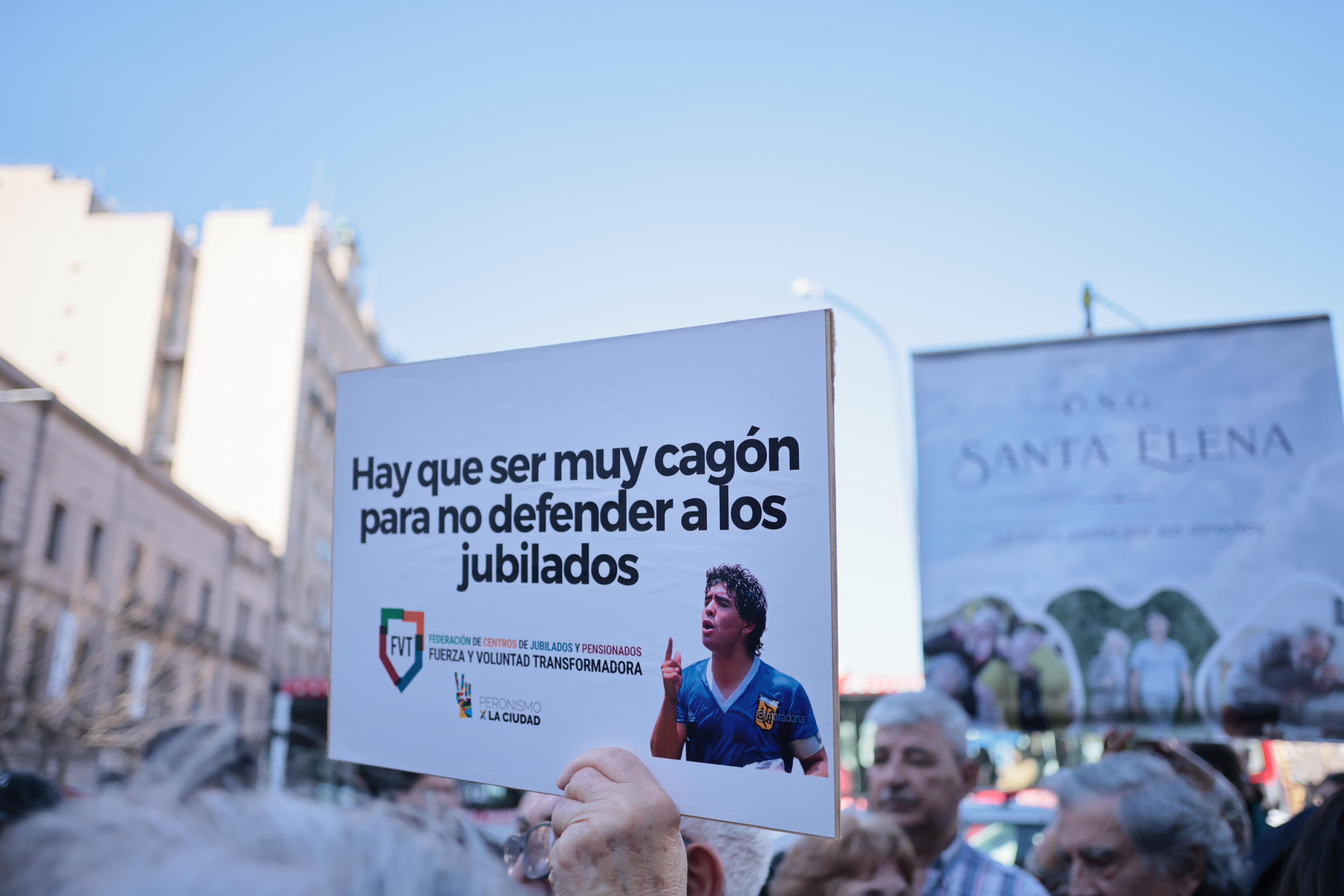 BUENOS AIRES, ARGENTINA - 4 Agosto 2024: Los Jubilados argentinos volvieron a salir a la clle par...