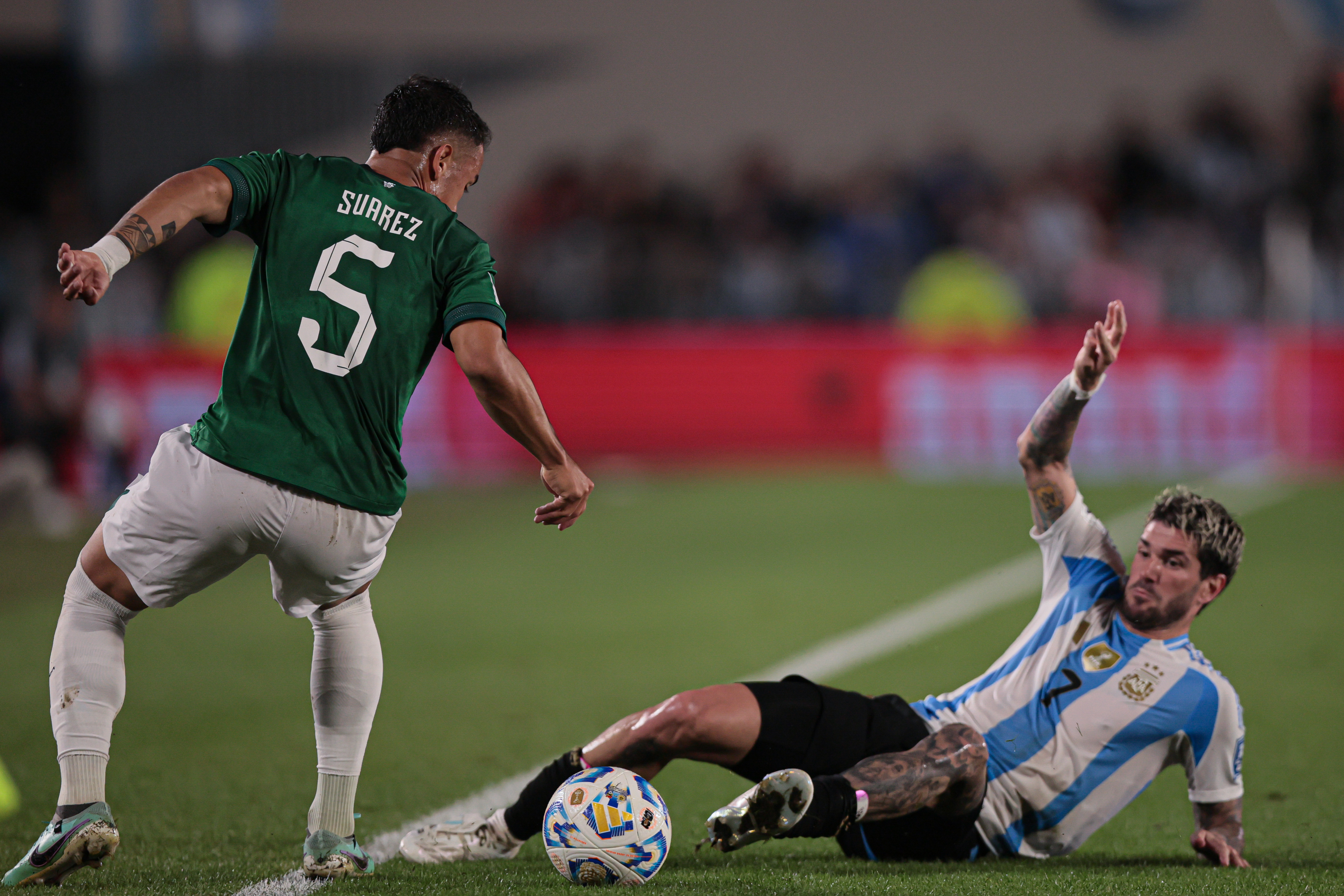 Argentina vs Bolívia ARGENTINA- Argentina vs Bolivia FIFA qualifiers Argentina vs Bolívia Buenos Aires, Argentina - October 15, 2024: Led by Lionel Messi and with goals from Lautaro Martínez, Thiago Almada, and Julián Álvarez, the Argentine national football team defeated Bolivia 6-0 in a dominant performance. The victory keeps Argentina at the top of the South American World Cup qualifying table, showcasing their attacking power and tactical discipline. Messi's leadership on the pitch was instrumental in securing the overwhelming win. Photo: UNAR Photo