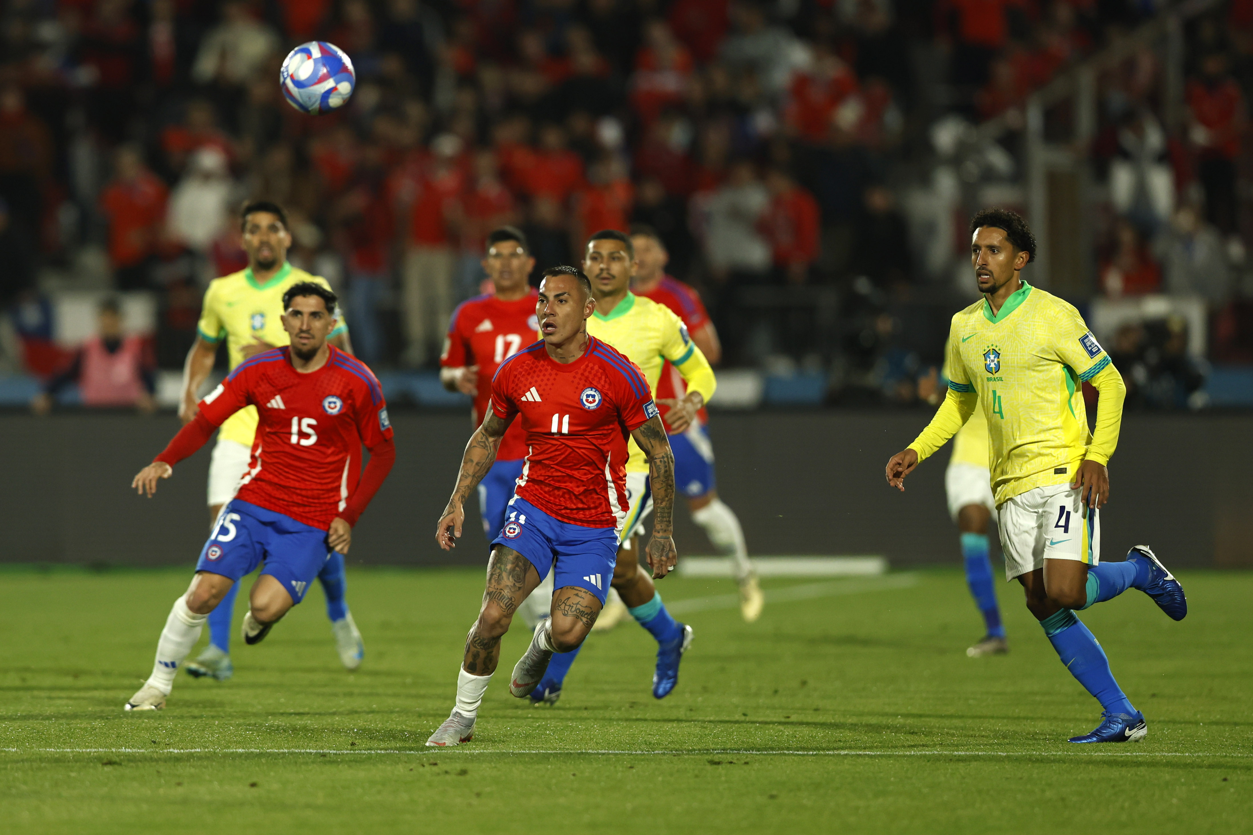 12A6120 Santiago, Chile - oct, 10: Eduardo Vargas (c) from Chile reacts for a ball today in World Cup Qu...