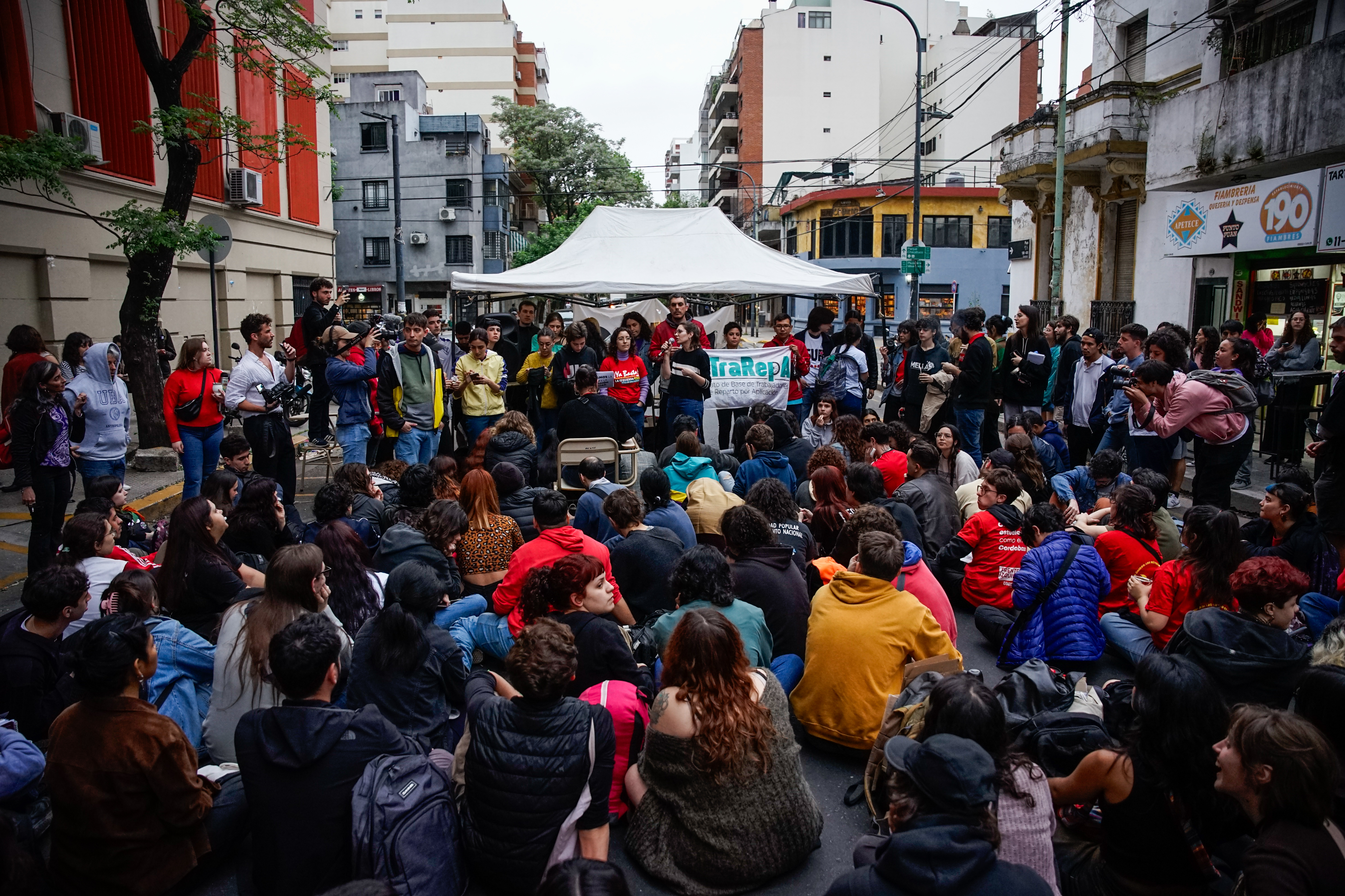 Buenos Aires, Argentina - 7 de octubre 2024: El conflicto con la educación superior continúa es...
