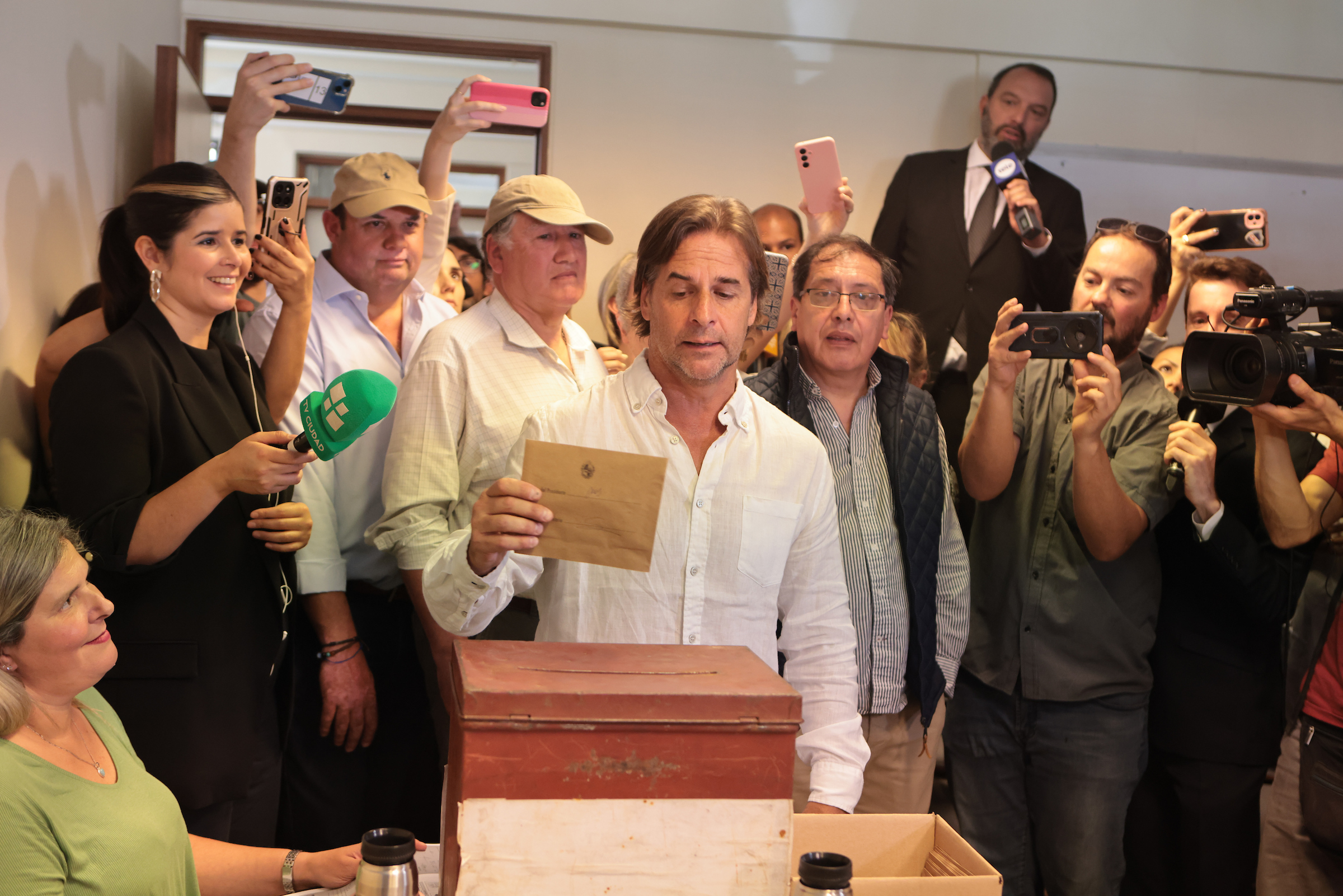 URUGUAY DECIDE Canelones, Uruguay - October 27, 2024: Uruguayan President Luis Lacalle Pou cast his vote in Cane...