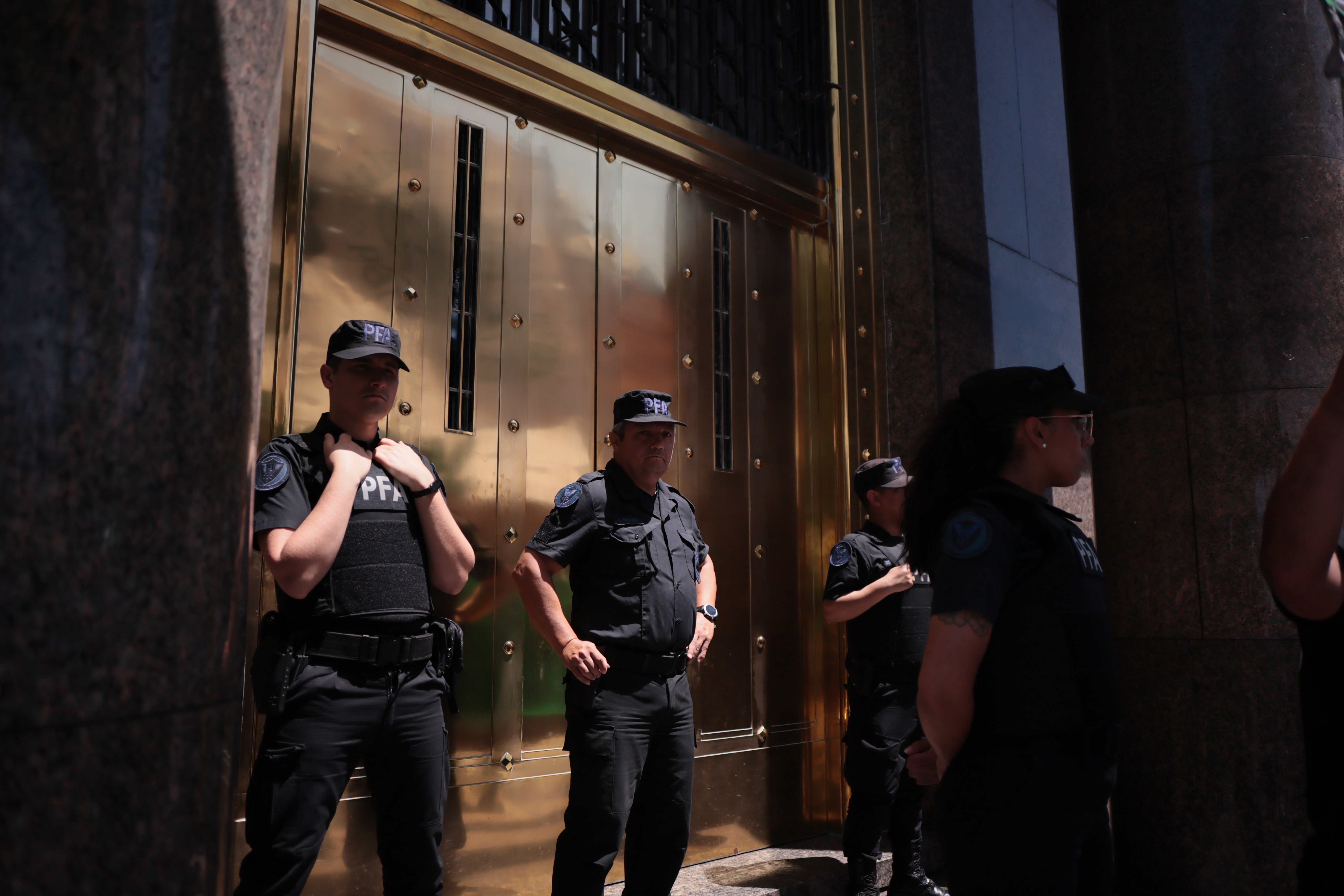 Protesta ATE Buenos Aires, Argentina - 7 noviembre 2024: La Asociación de Trabajadores del Estado (ATE) se mo...
