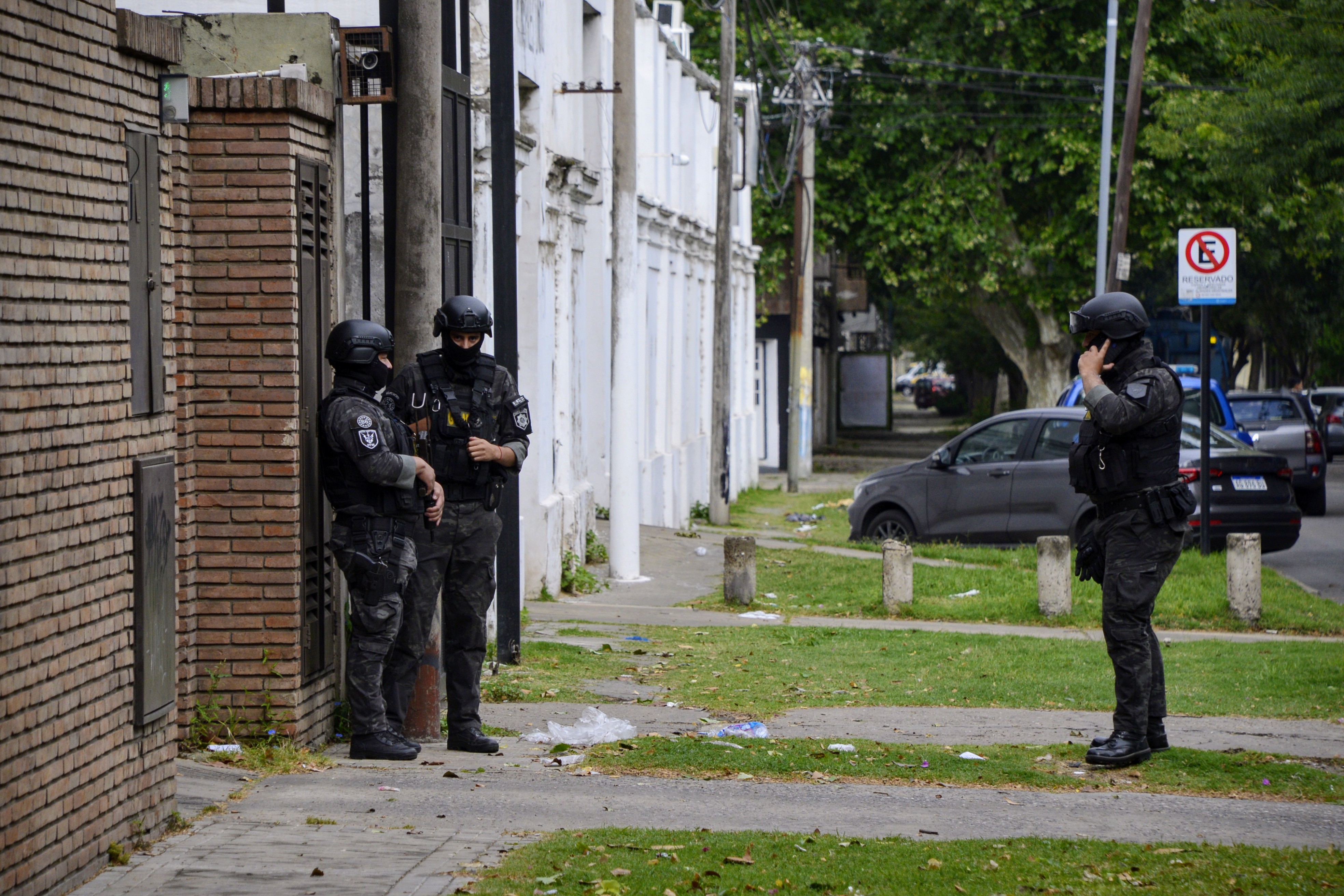 DSC26992 Buenos Aires, Argentina - November 11, 2024: Police officers stand guard outside the facilities o...