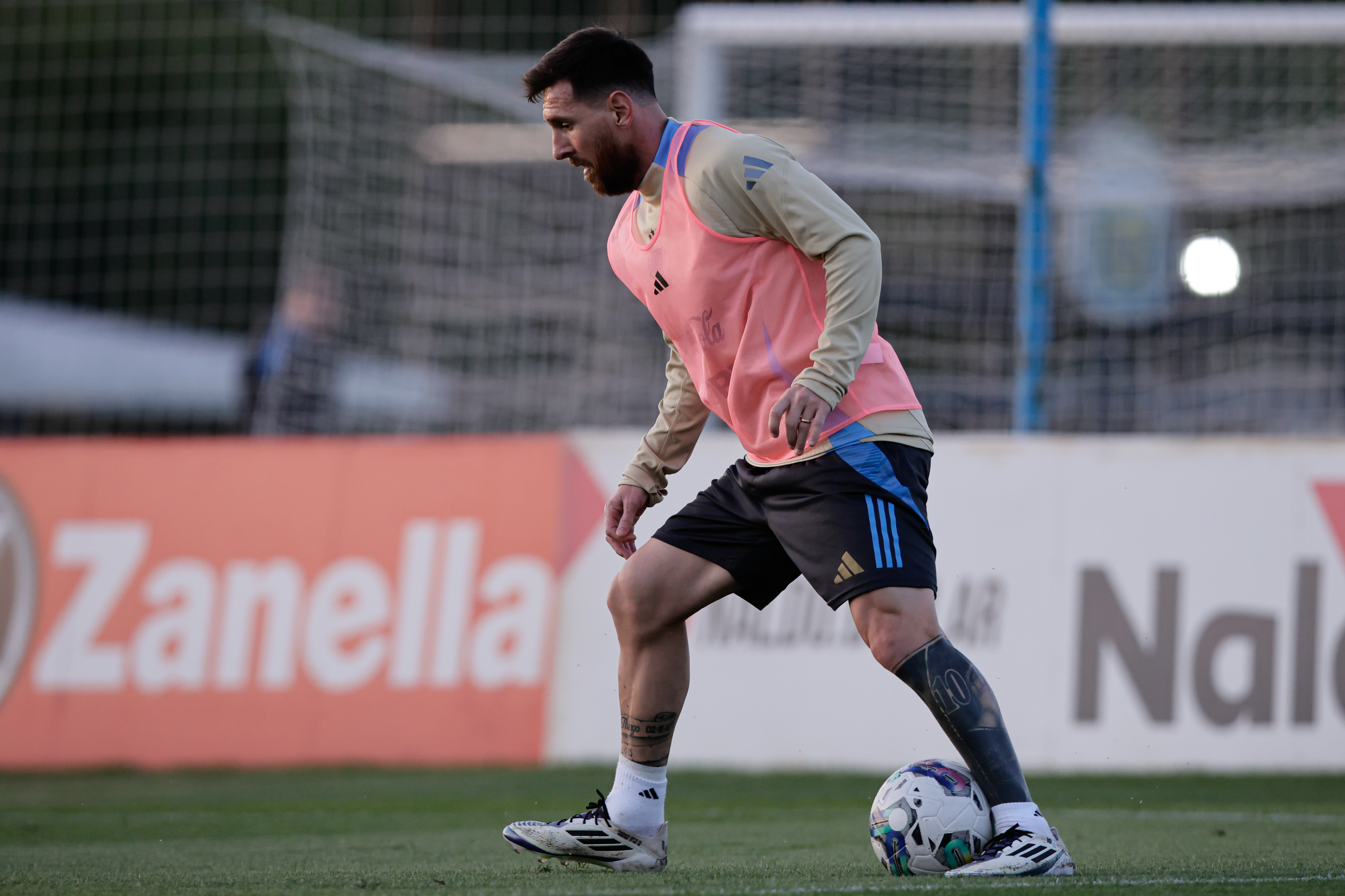 G9862 Ezeiza, Argentina - November 12, 2024: The Argentine national football team held a training sessi...