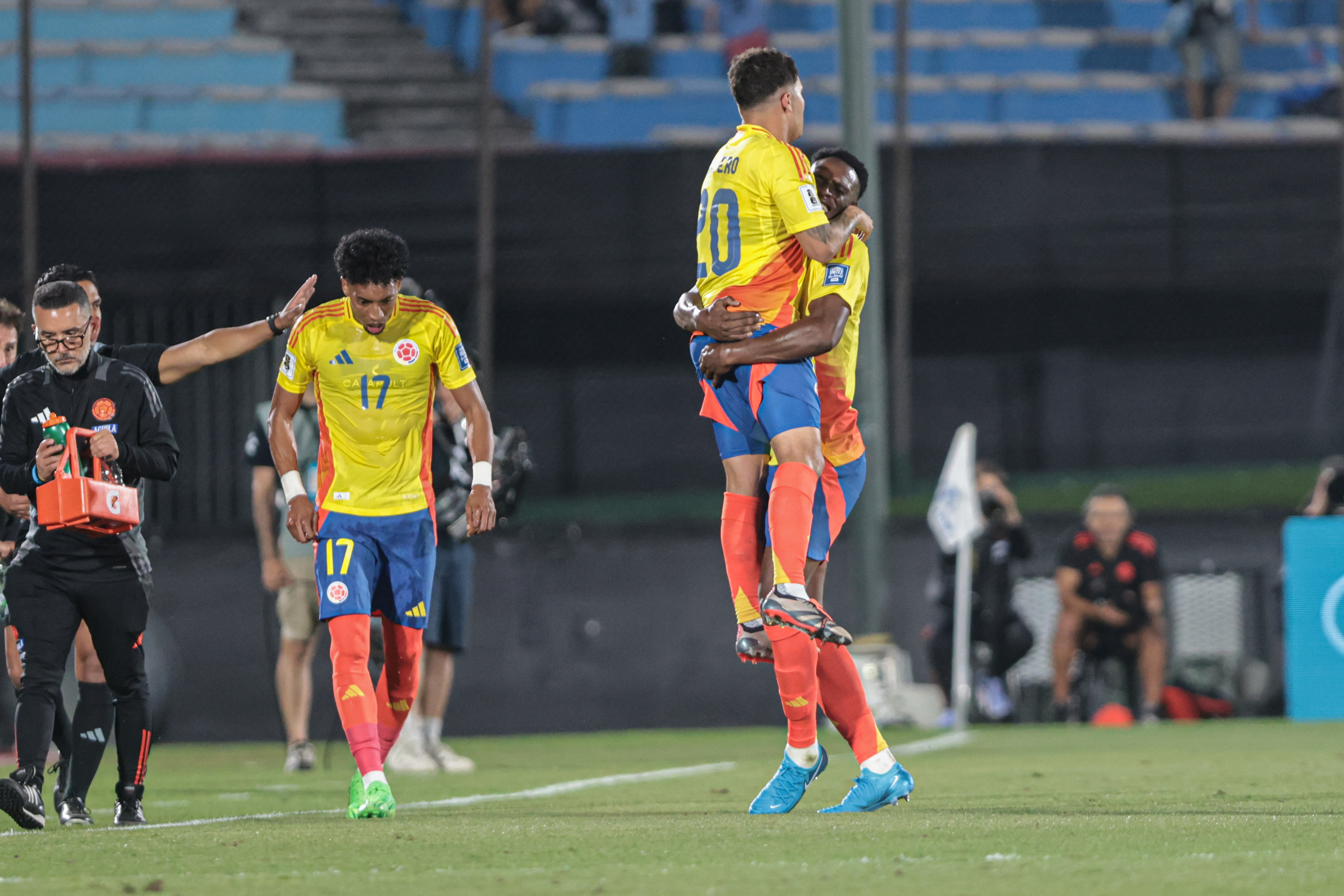 Intense Battle at Estadio Centenario as Uruguay Faces Colombia in South American Qualifiers Montevideo, Uruguay - November 16, 2024: The Uruguayan national football team faces off against C...