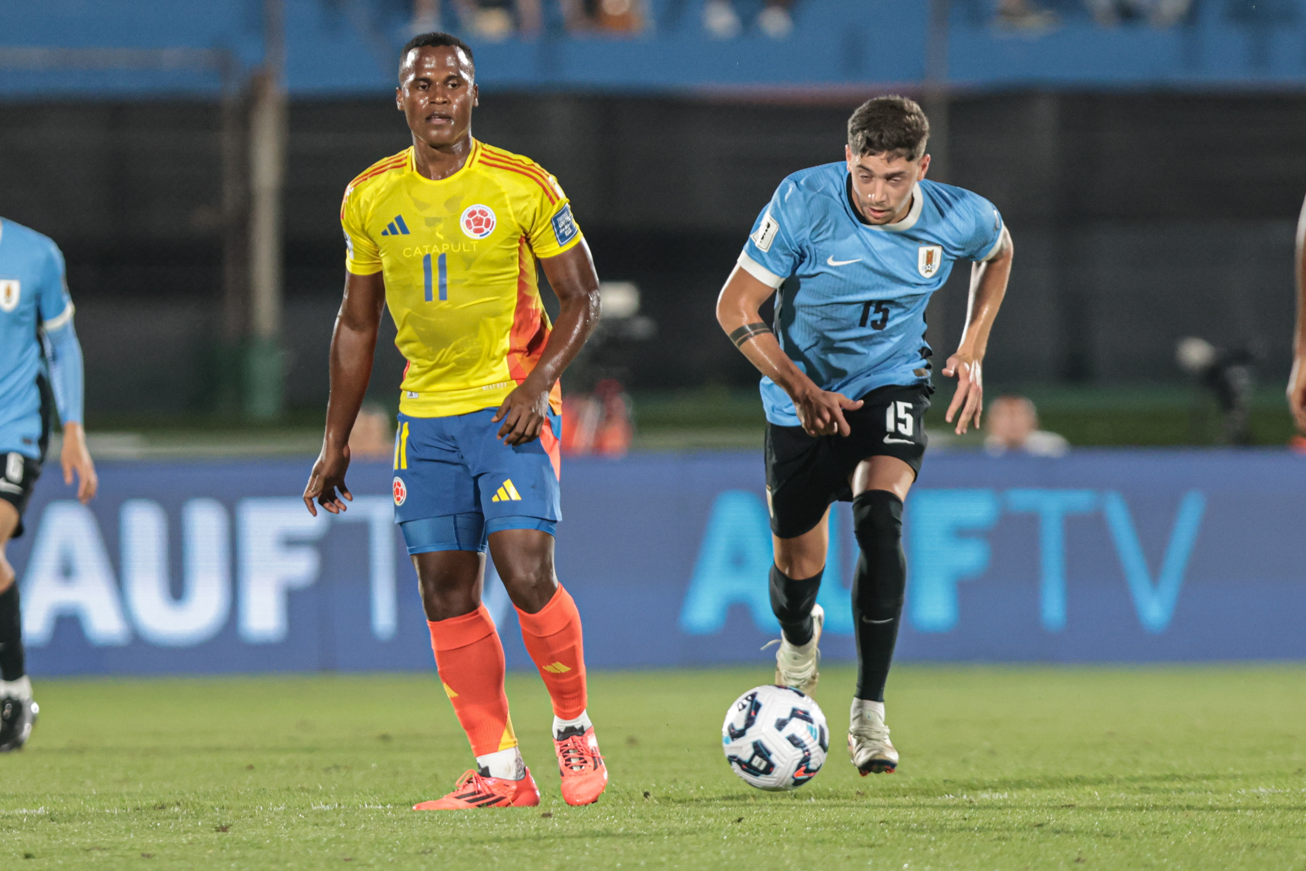 Intense Battle at Estadio Centenario as Uruguay Faces Colombia in South American Qualifiers Montevideo, Uruguay - November 16, 2024: The Uruguayan national football team faces off against C...