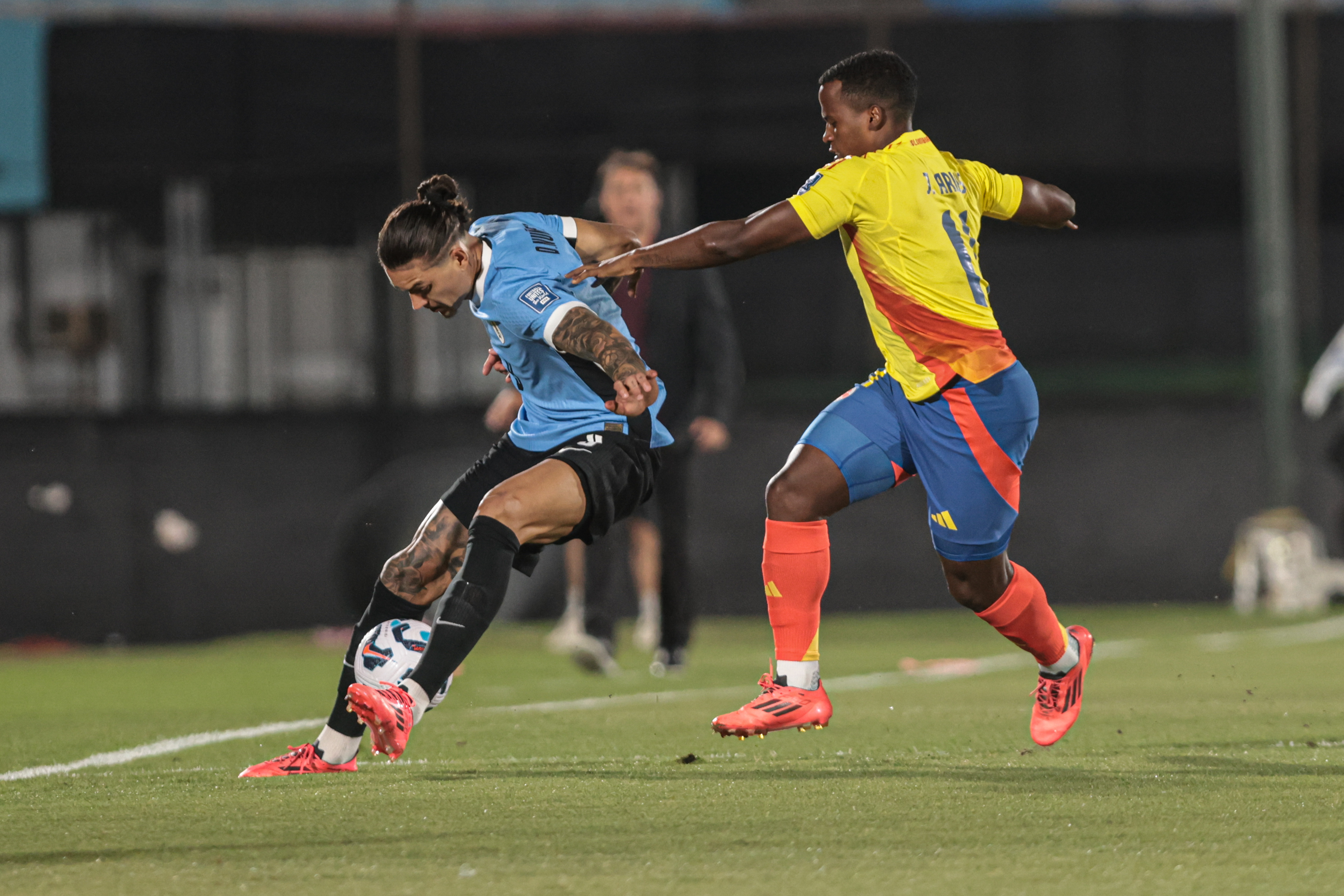 Intense Battle at Estadio Centenario as Uruguay Faces Colombia in South American Qualifiers Montevideo, Uruguay - November 16, 2024: The Uruguayan national football team faces off against C...