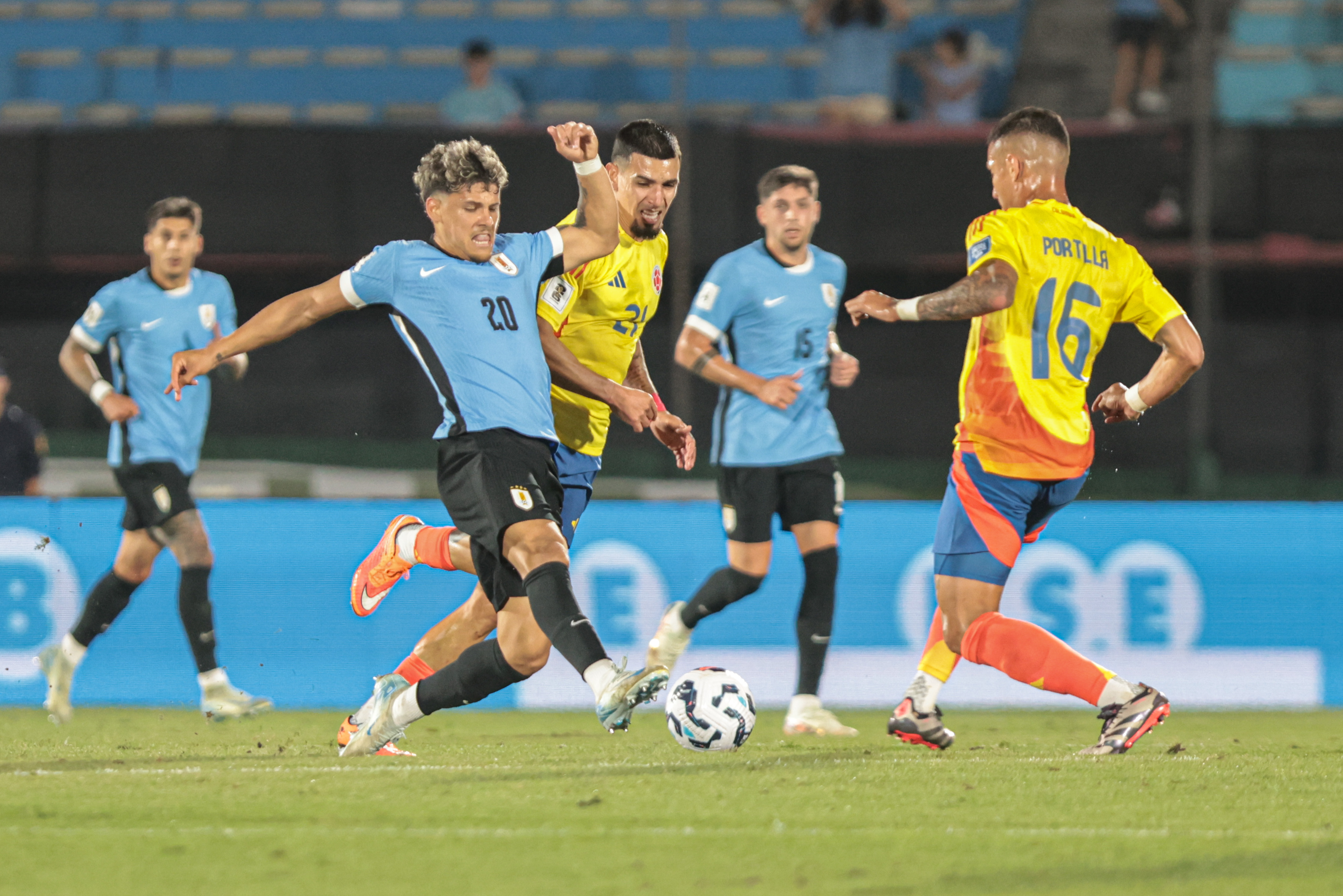 Intense Battle at Estadio Centenario as Uruguay Faces Colombia in South American Qualifiers Montevideo, Uruguay - November 16, 2024: The Uruguayan national football team faces off against C...
