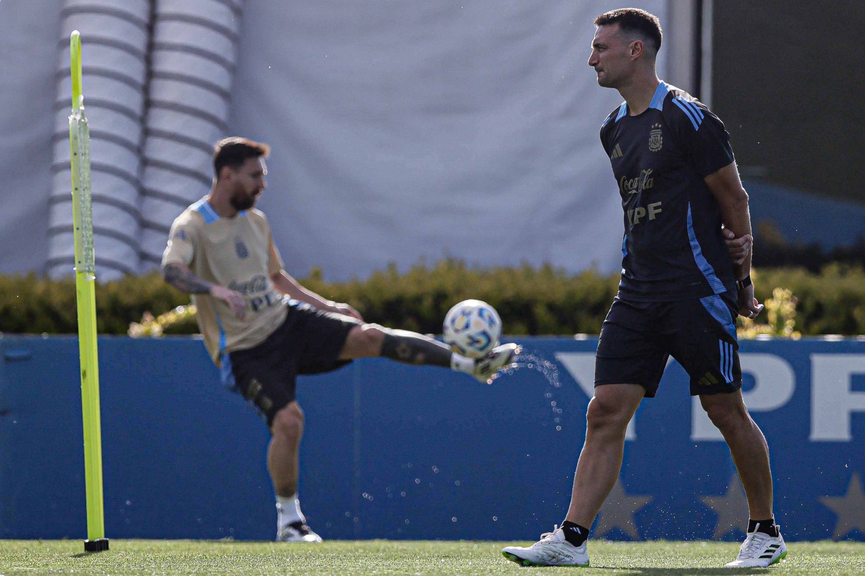 Lionel Scaloni Oversees Training as Argentina Prepares for Key Match Against Peru Ezeiza, Argentina - November 18, 2024: Argentine national football team coach Lionel Scaloni addr...