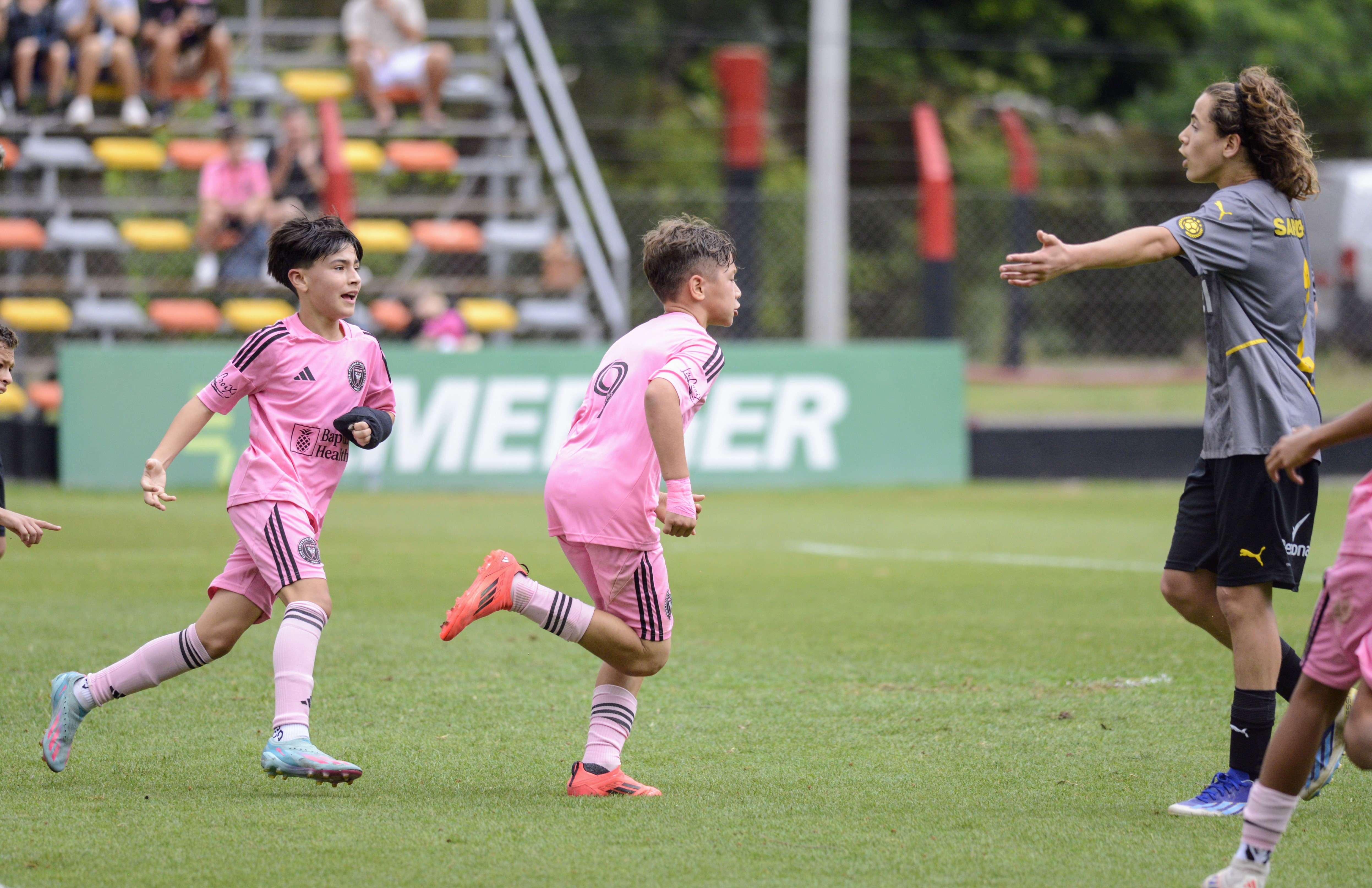 Antonella Rocuzzo companies Thiago Messi Rosario, Argentina - November 27, 2024: Inter Miami, featuring Thiago Messi, Lionel Messi’s eld...
