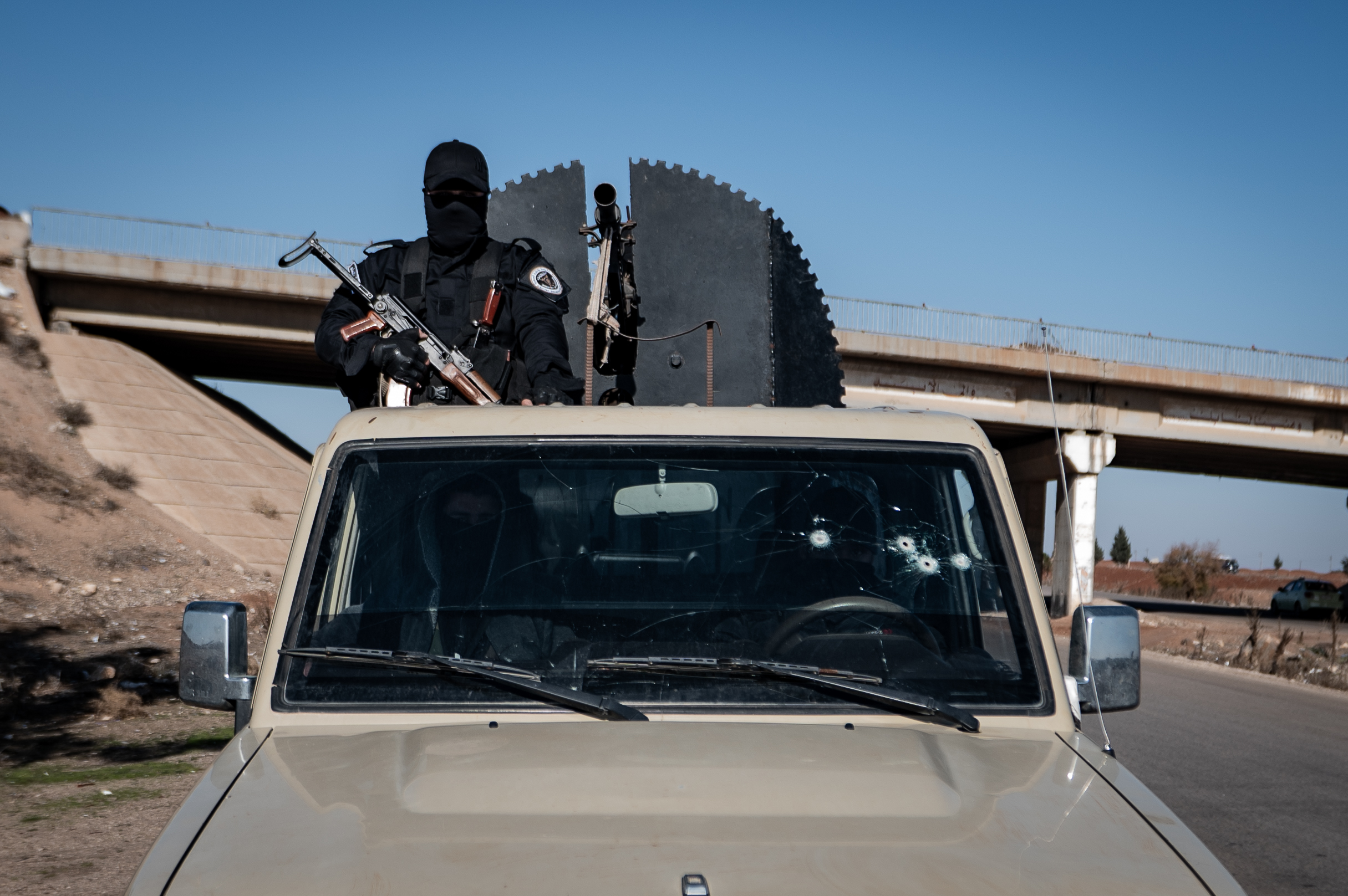 siriaDSC_8742 Daraa, Siria - January 7th: Fighters fromthe HTS were waiting for orders on the outkirts of the c...