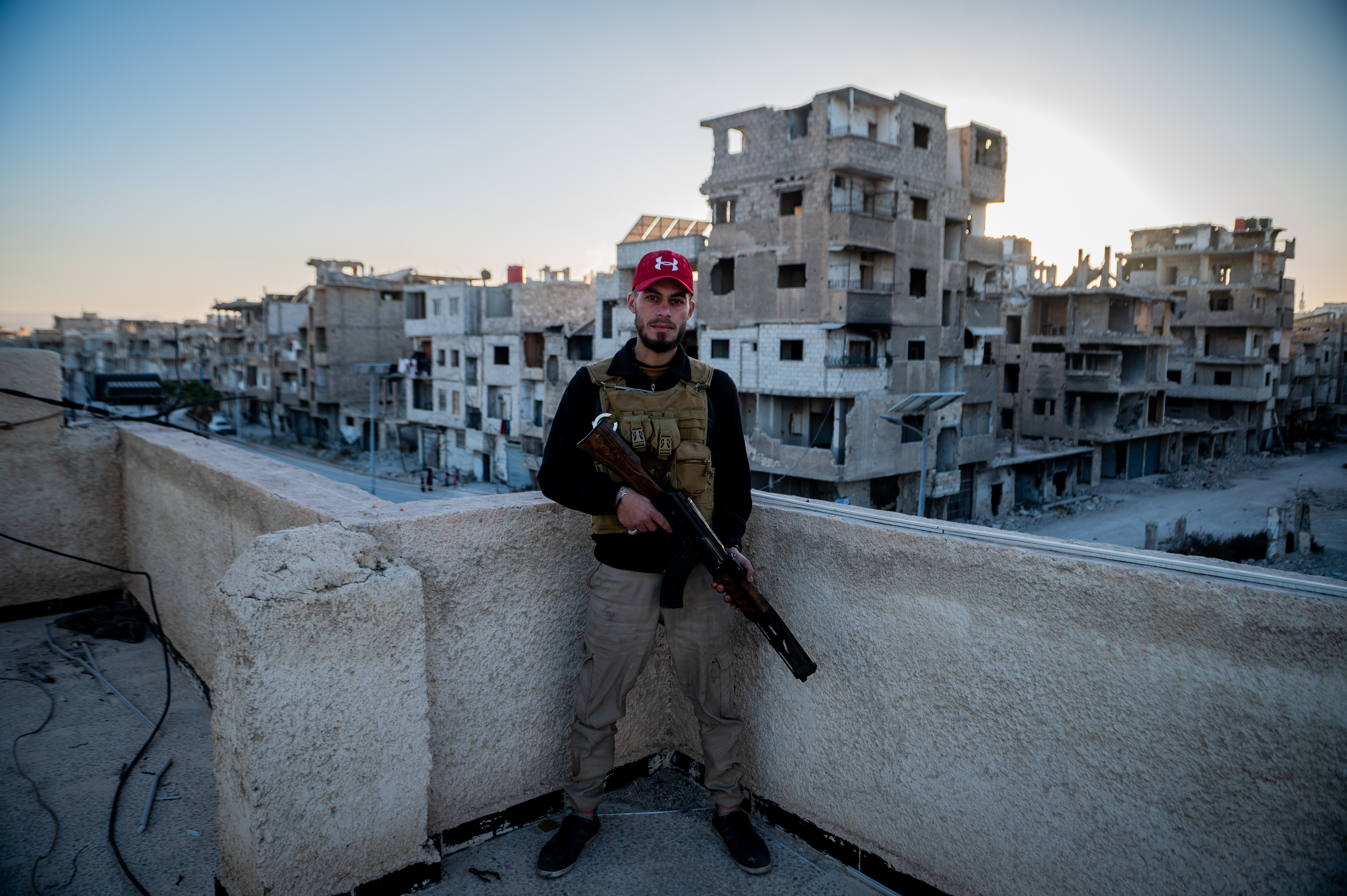 Damasco, Siria – December 12, 2024: Fighters from the HTS watching the city. (Photo by SANTIAGO...