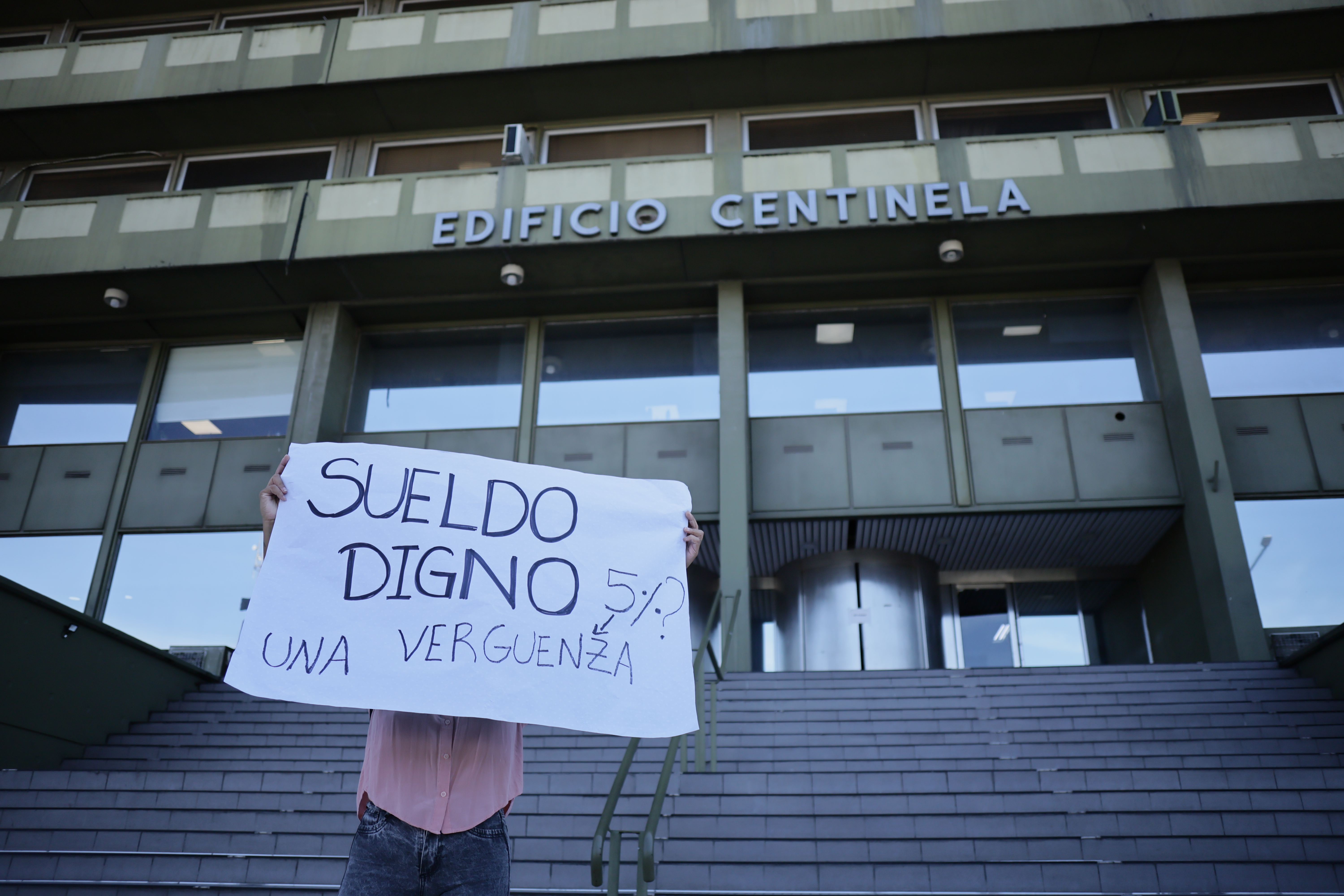 Security Forces Express Outrage Over Salary Adjustment Amid Rising Living Costs Buenos Aires, Argentina – February 10, 2025: Members of Argentina’s Gendarmería express outr...