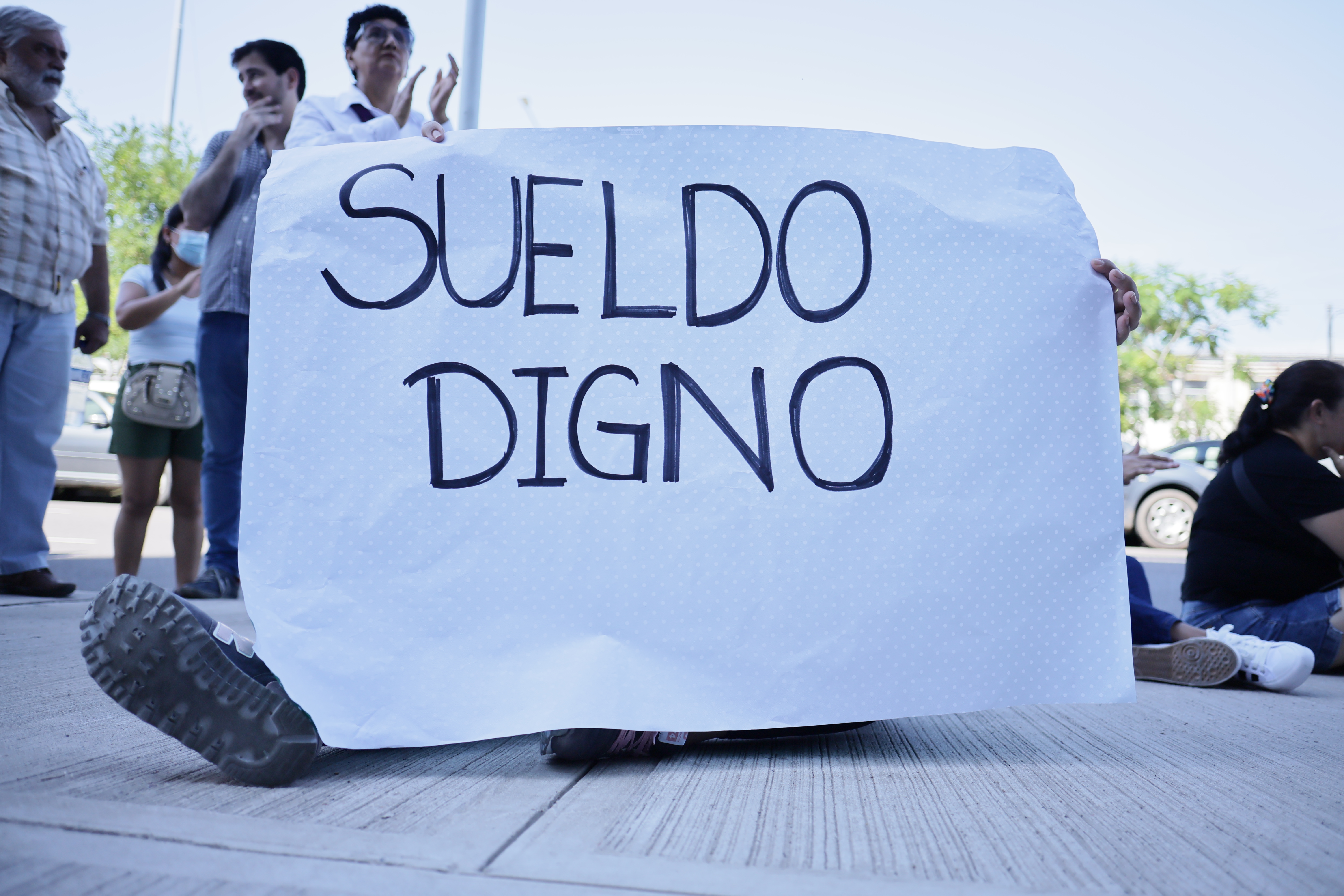 Security Forces Express Outrage Over Salary Adjustment Amid Rising Living Costs Buenos Aires, Argentina – February 10, 2025: Members of Argentina’s Gendarmería express outr...