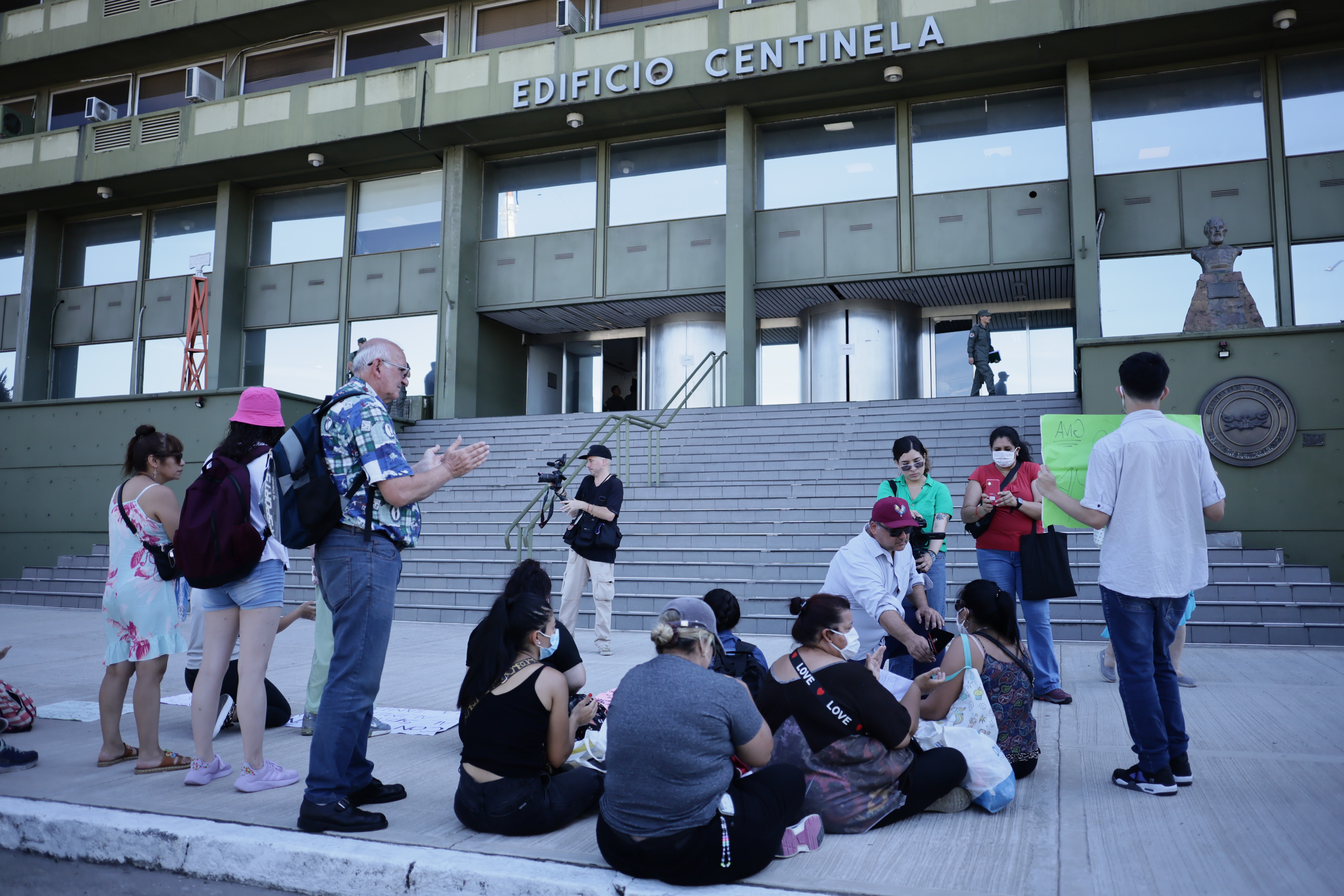 Security Forces Express Outrage Over Salary Adjustment Amid Rising Living Costs Buenos Aires, Argentina – February 10, 2025: Members of Argentina’s Gendarmería express outr...