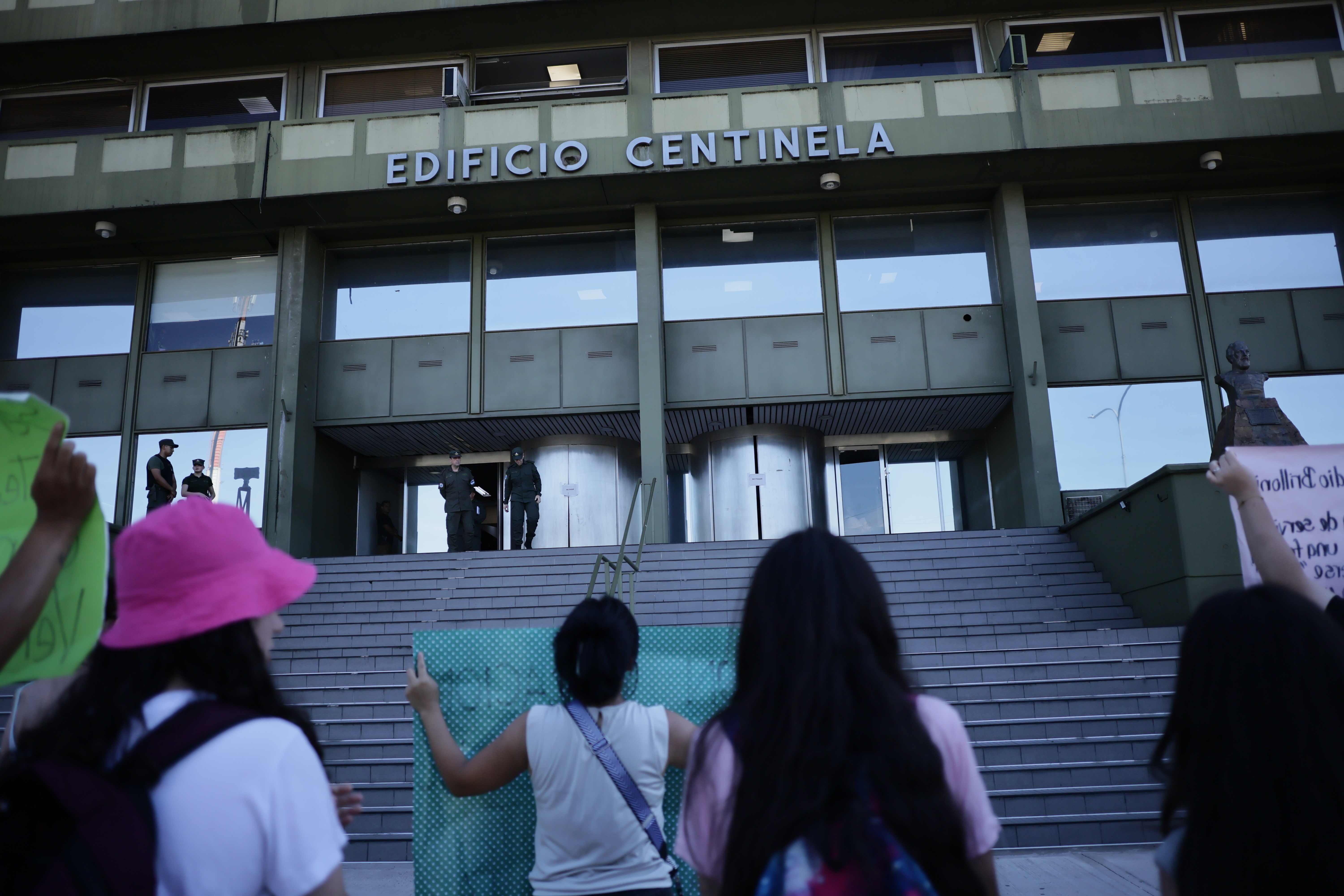 Security Forces Express Outrage Over Salary Adjustment Amid Rising Living Costs Buenos Aires, Argentina – February 10, 2025: Members of Argentina’s Gendarmería express outr...