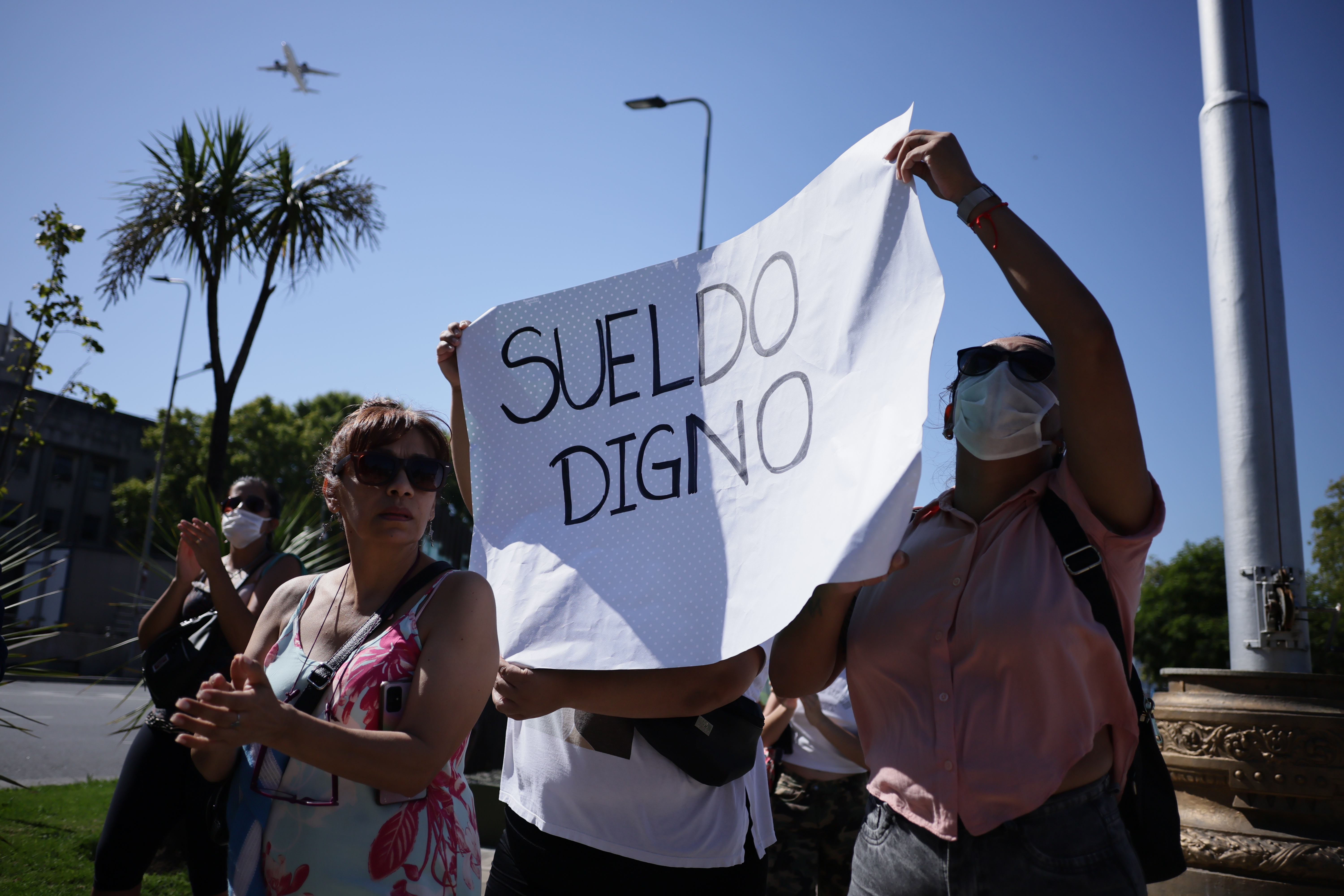 Security Forces Express Outrage Over Salary Adjustment Amid Rising Living Costs Buenos Aires, Argentina – February 10, 2025: Members of Argentina’s Gendarmería express outr...