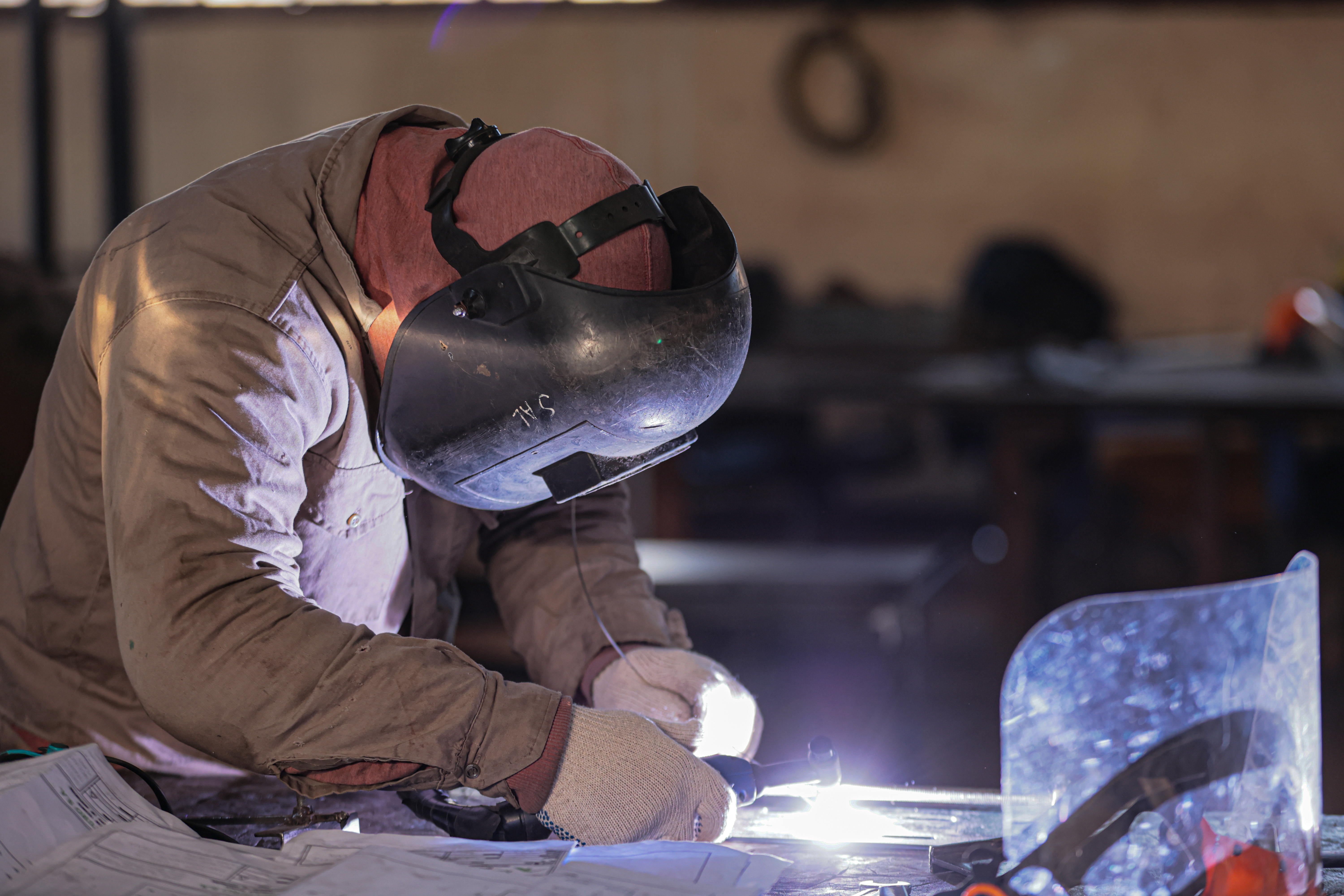 "No Exceptions": Argentina Among Countries Affected by New U.S. Trade Measures Washington, D.C., USA – February 12, 2025: Photography of Steel workers in Argentina, while U.S...