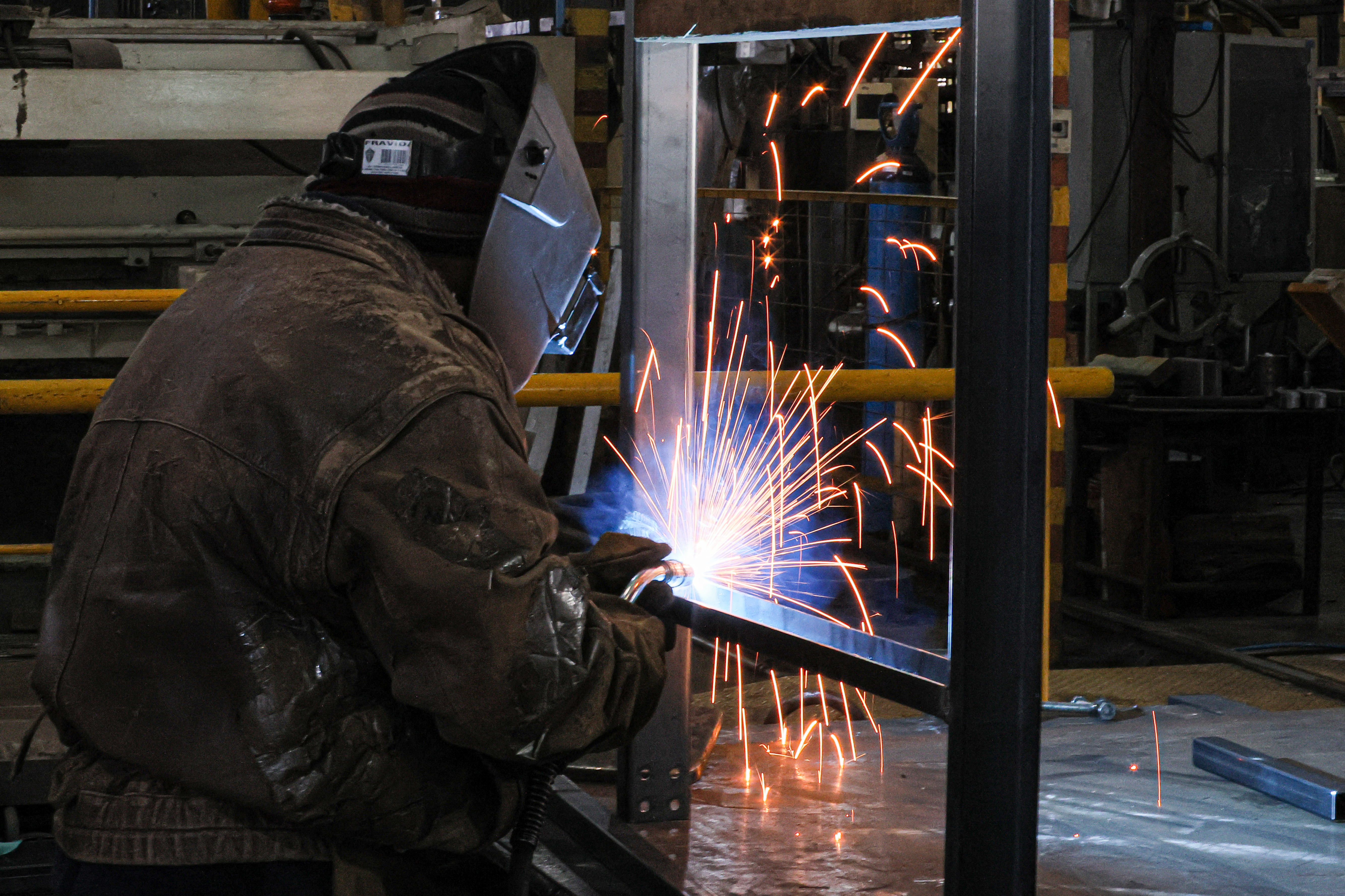 "No Exceptions": Argentina Among Countries Affected by New U.S. Trade Measures Washington, D.C., USA – February 12, 2025: Photography of Steel workers in Argentina, while U.S...