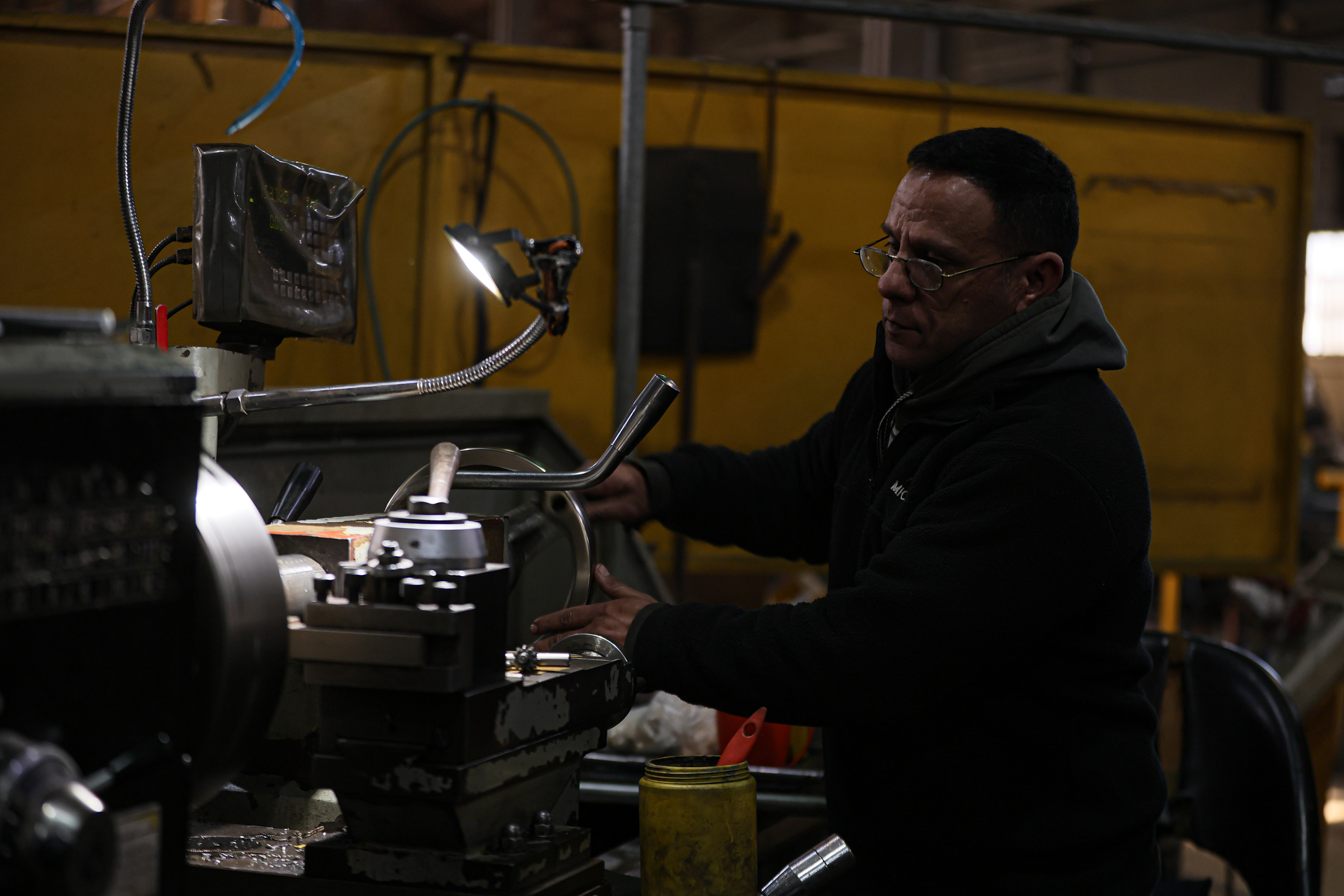 "No Exceptions": Argentina Among Countries Affected by New U.S. Trade Measures Washington, D.C., USA – February 12, 2025: Photography of Steel workers in Argentina, while U.S...