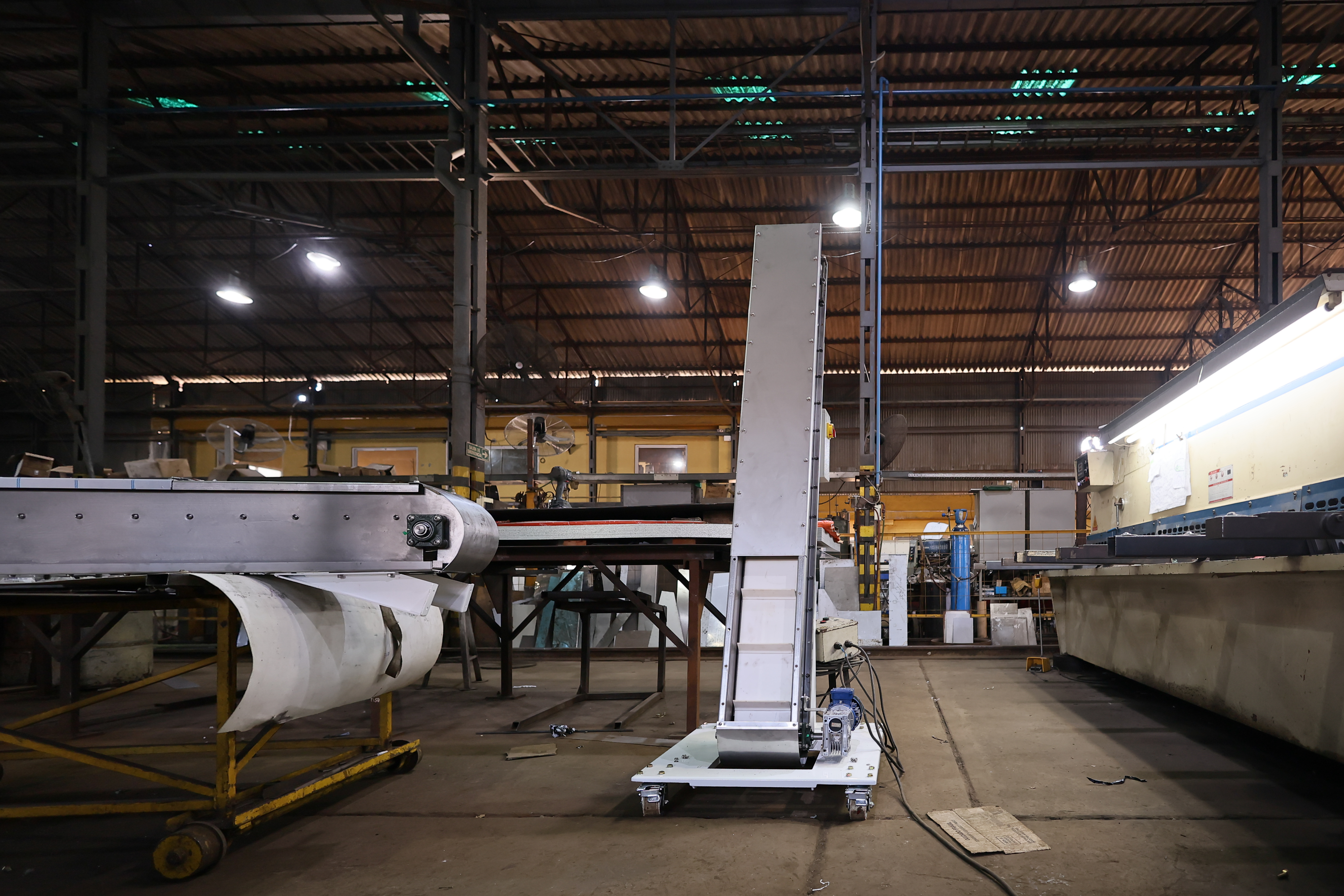 "No Exceptions": Argentina Among Countries Affected by New U.S. Trade Measures Washington, D.C., USA – February 12, 2025: Photography of Steel workers in Argentina, while U.S...