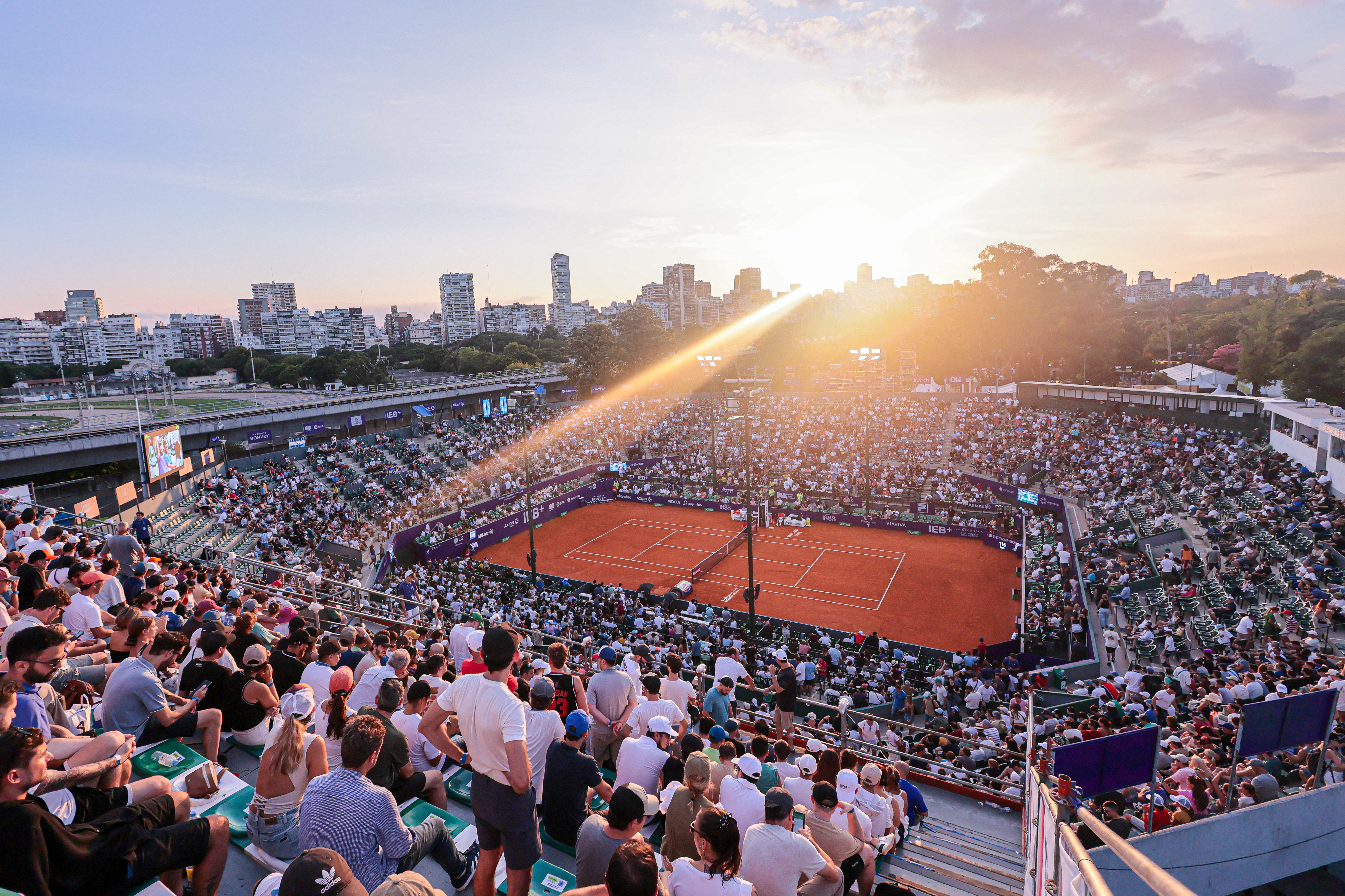 Argentine Star Cerúndolo Reaches Home Final Against Brazil’s Silva in ATP Buenos Aires Buenos Aires, Argentina –February 16, 2025: General view of the court Guillermo Vilas in the La...