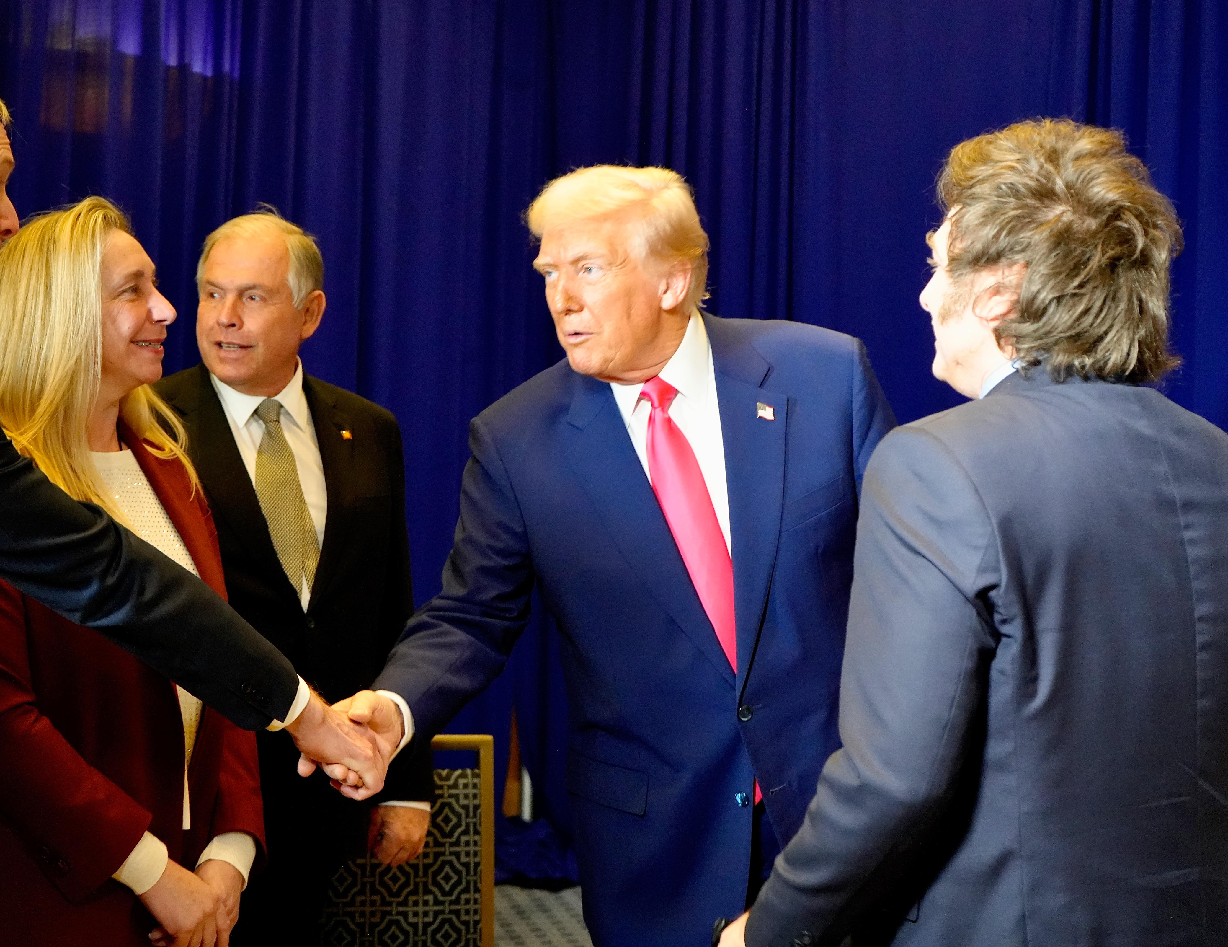 Trump Praises Milei and Invites Him to the White House Amid Argentine President’s Legal Troubles Washington, D.C., USA – February 22, 2025: Argentine President Javier Milei met with former U.S...