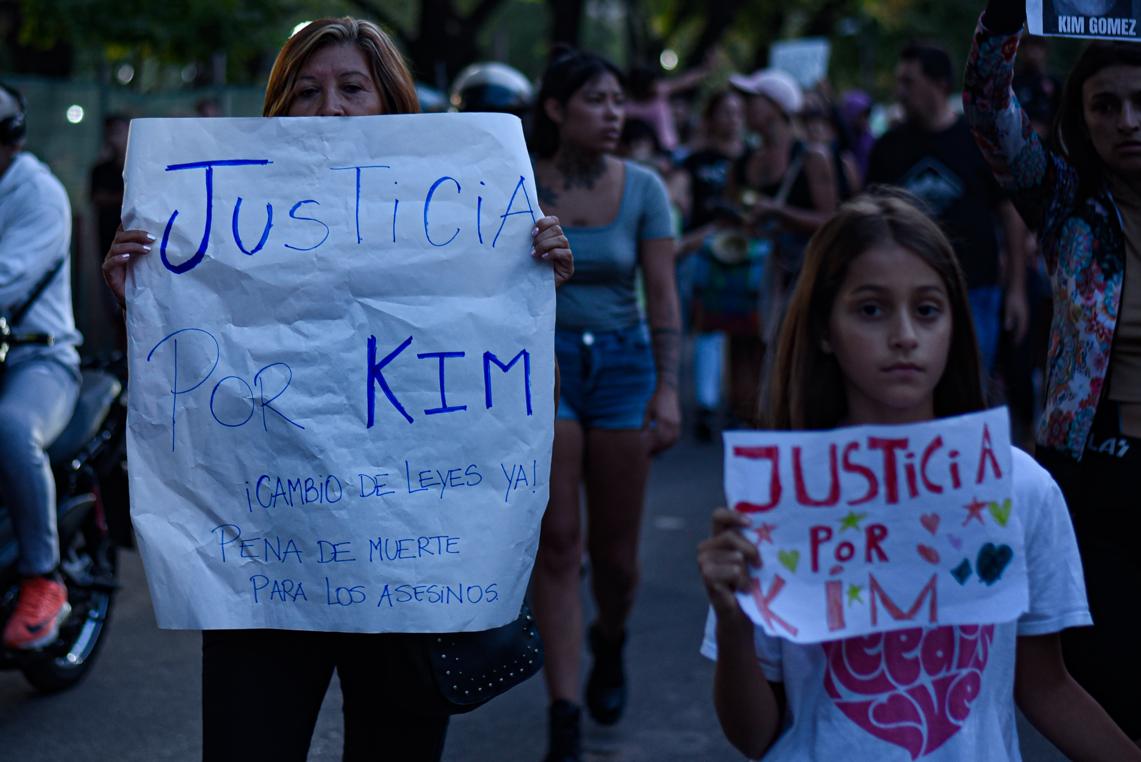 Protest Erupts in La Plata After Brutal Killing of Young Girl During Robbery La Plata, Buenos Aires, Argentina – February 26, 2025: Residents of La Plata took to the stree...