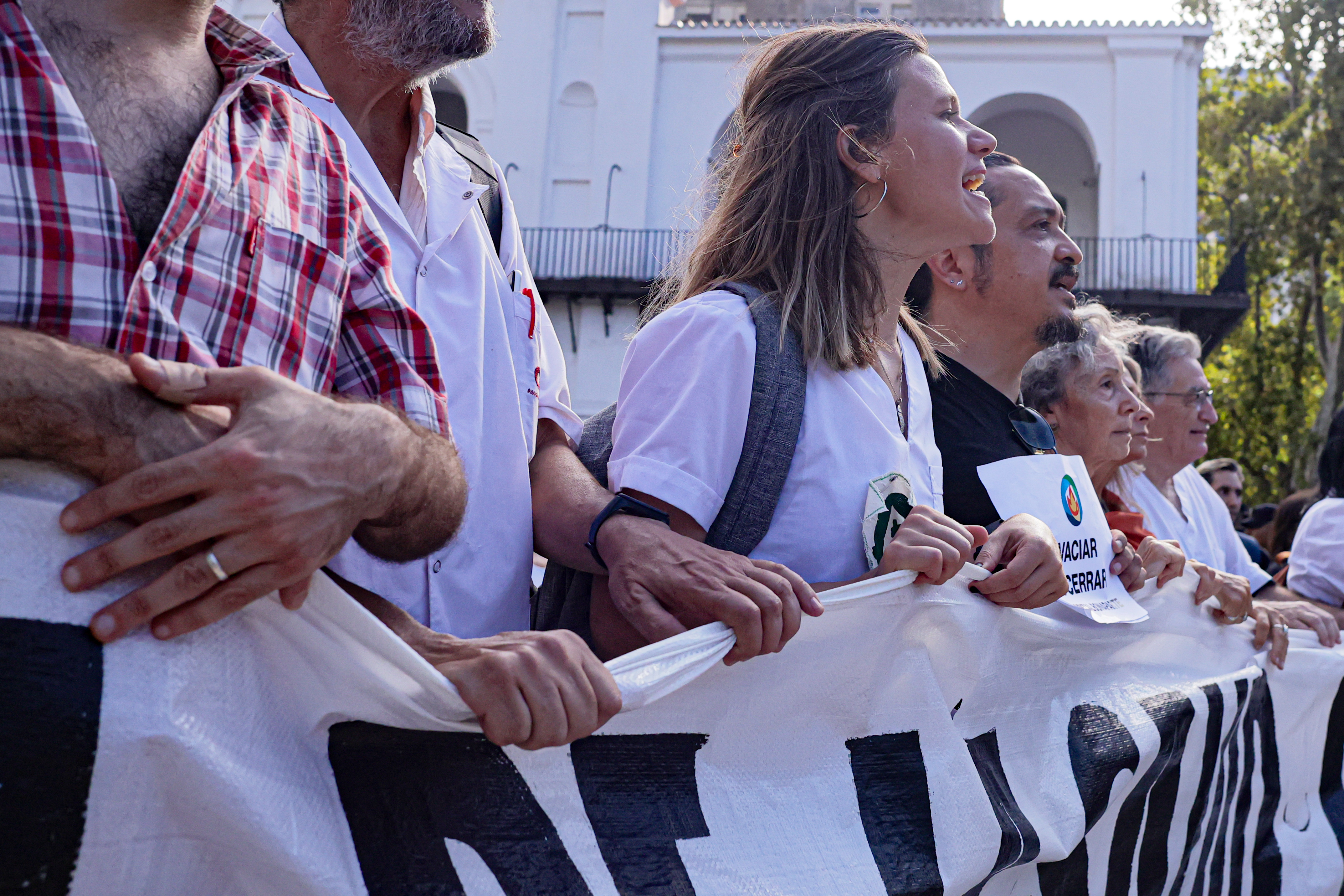 Nationwide Demonstrations Defend Public Health Amid Milei’s Privatization Plans Buenos Aires, Argentina – February 27, 2025: Healthcare institutions, hospitals, and social mov...