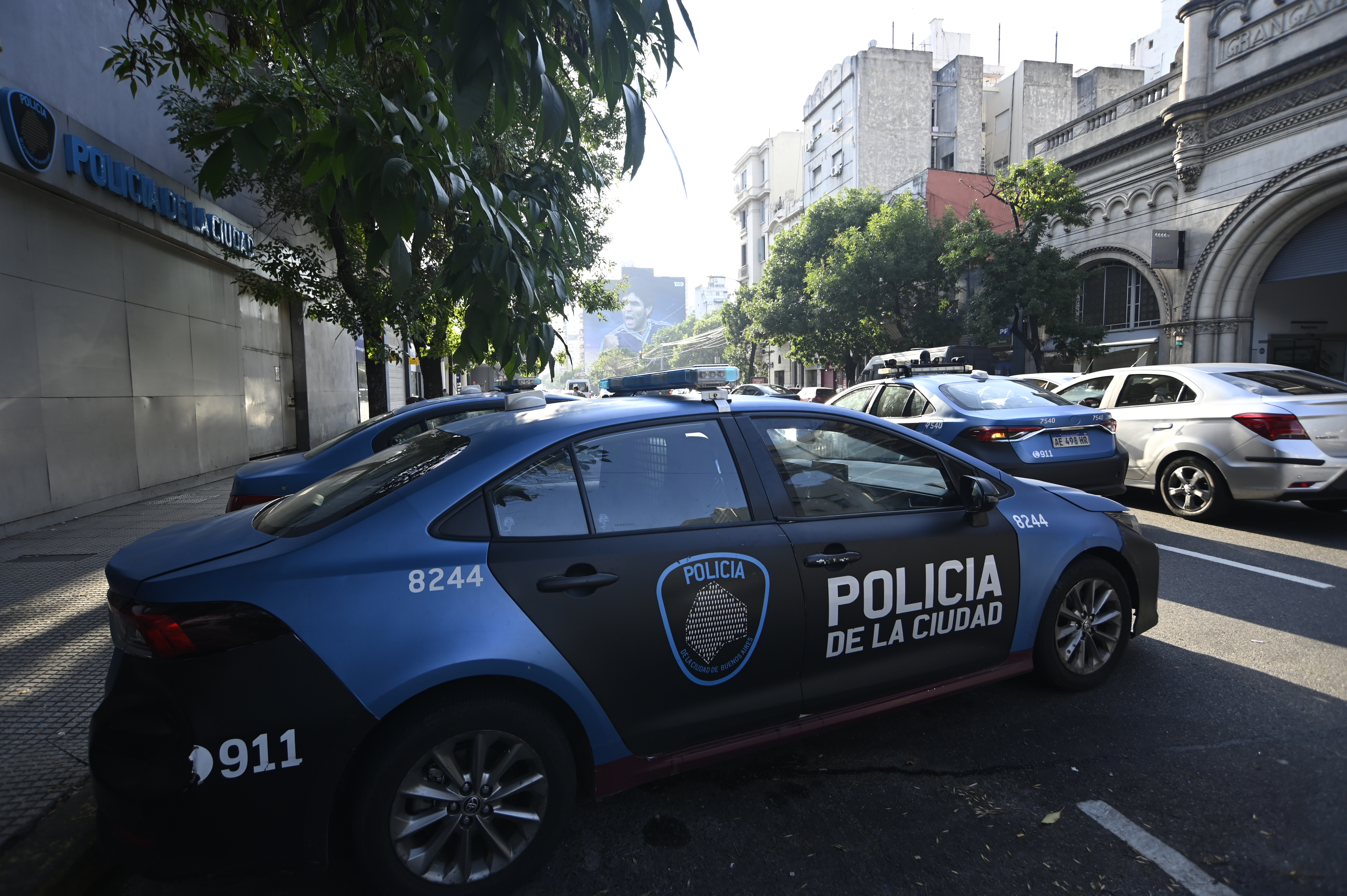 FOT3329 Buenos Aires, Argentina - 5 de Marzo de 2025: En una comisaría ubicada sobre Av. San Juan en la ...