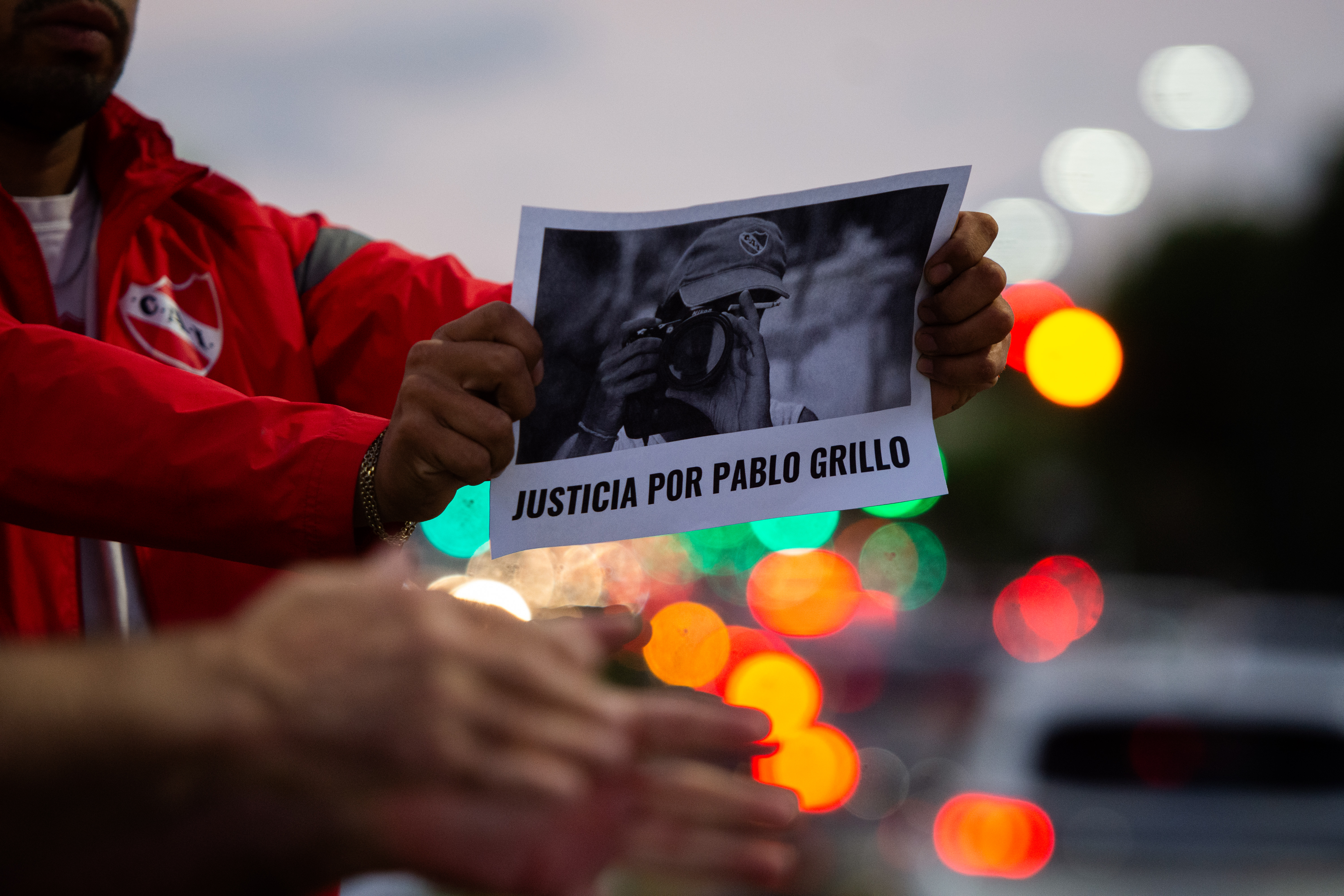 Vecinos y periodistas exigen justicia por Pablo Grillo y la renuncia de Patricia Bullrich BUENOS AIRES, ARGENTINA - 14 DE MARZO DE 2025: Familiares, amigos y vecinos del fotoperiodista Pa...
