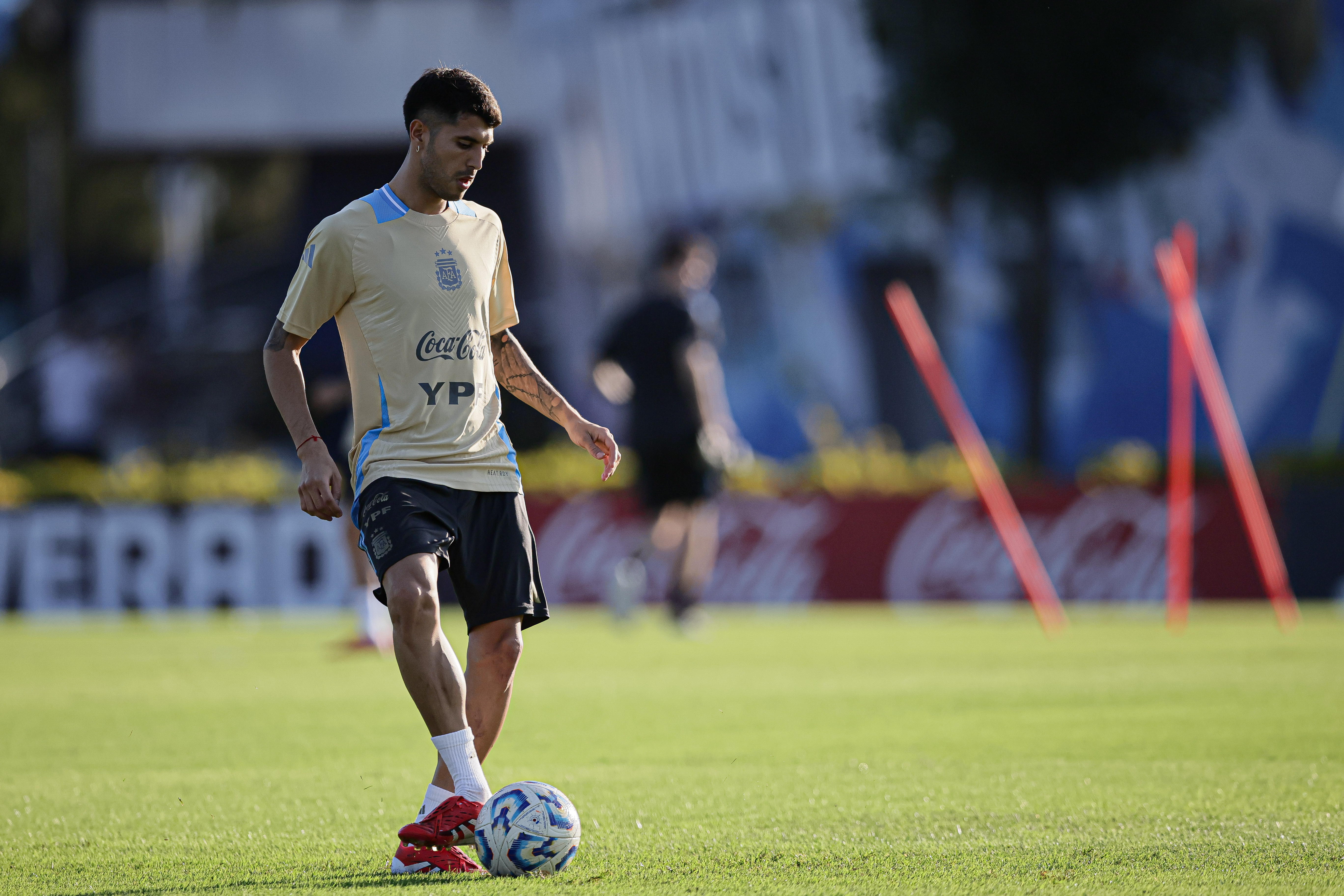 Argentine Squad Prepares for Upcoming Matches at AFA Training Facility Buenos Aires, Argentina – March 18, 2025: The Argentina national football team trains at the Li...
