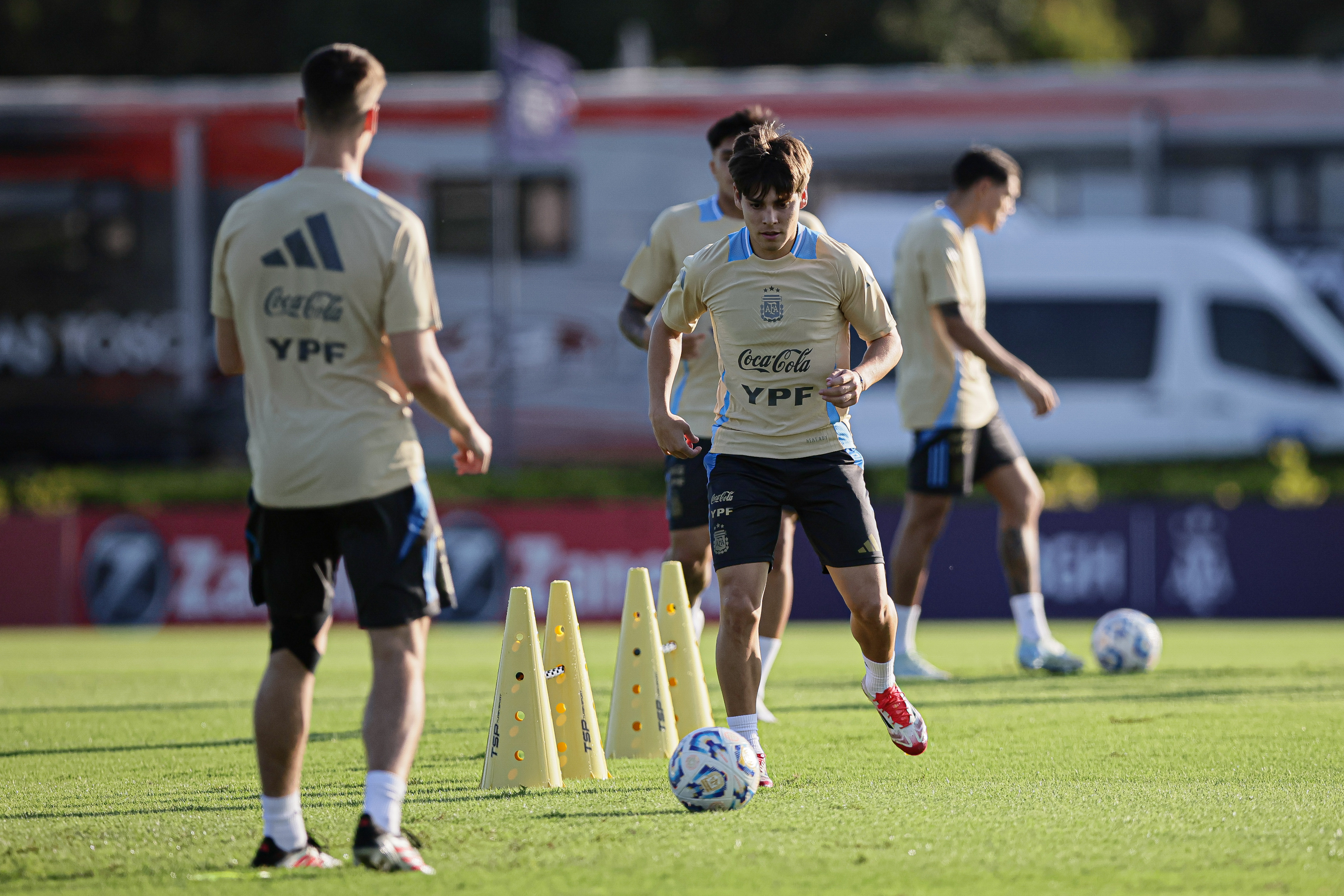 Argentine Squad Prepares for Upcoming Matches at AFA Training Facility Buenos Aires, Argentina – March 18, 2025: The Argentina national football team trains at the Li...