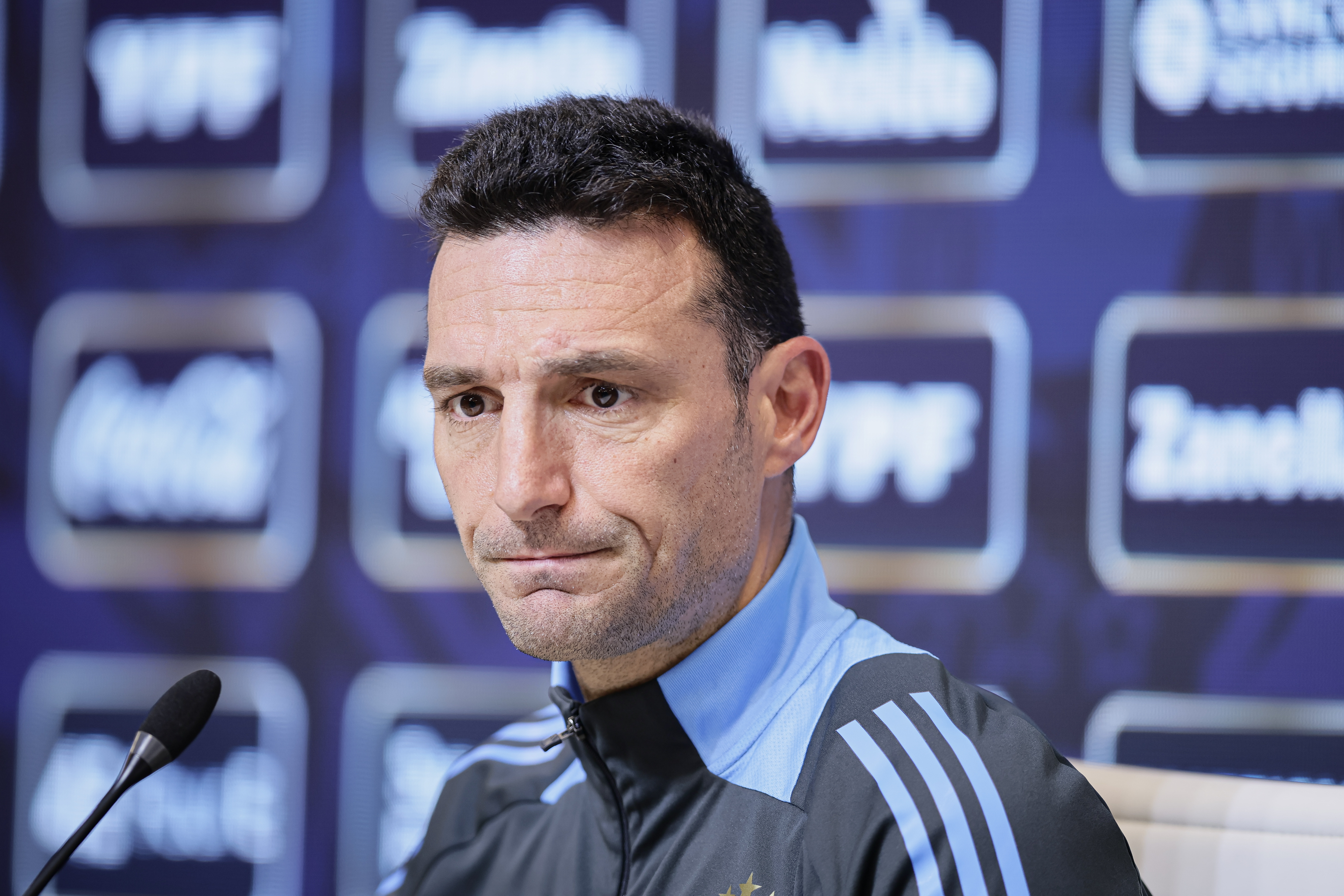 Argentina’s Head Coach Addresses Media Before Key Match Against Uruguay Buenos Aires, Argentina – March 20, 2025: Argentina's national team head coach, Lionel Scaloni,...