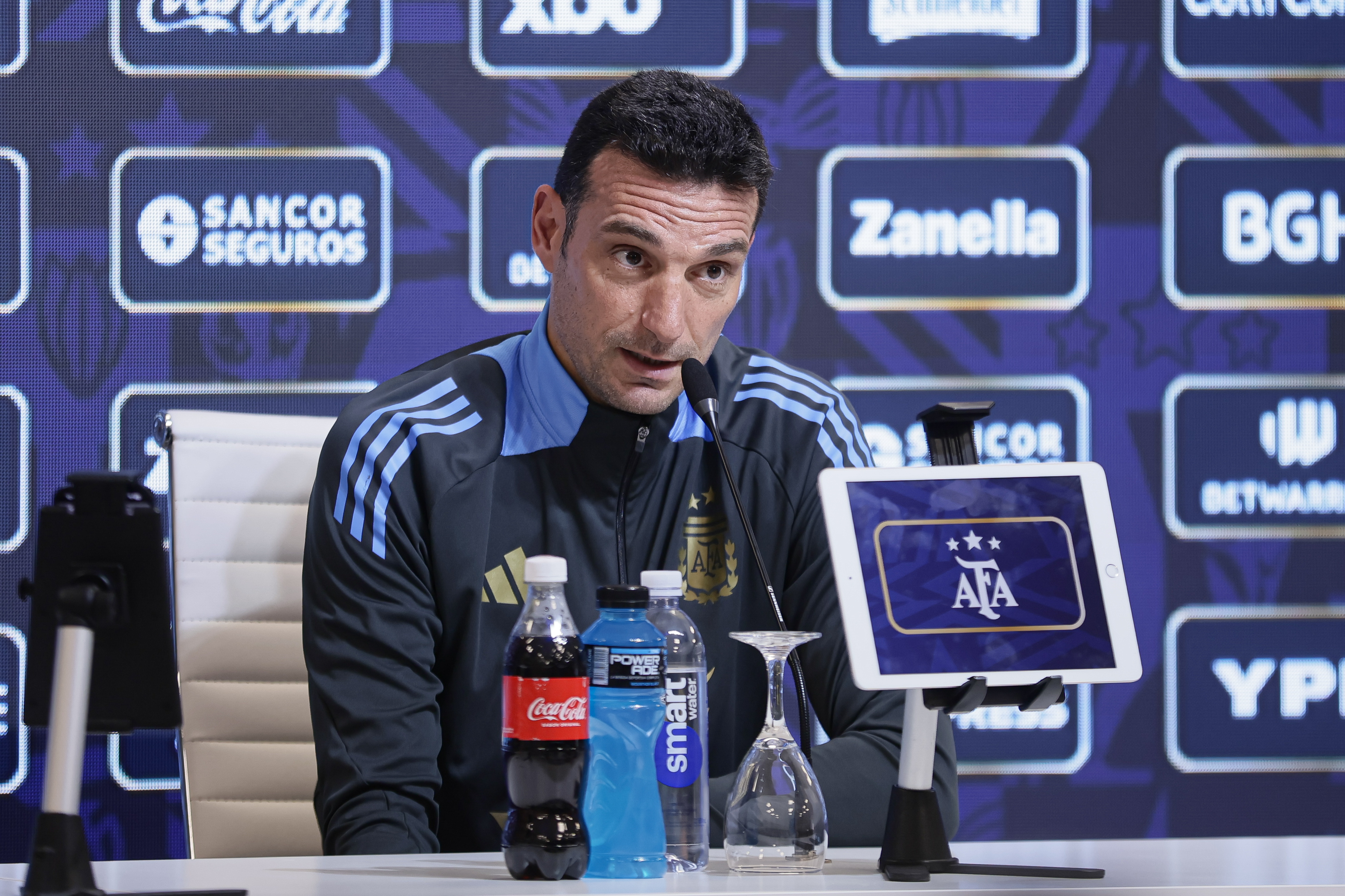 Argentina’s Head Coach Addresses Media Before Key Match Against Uruguay Buenos Aires, Argentina – March 20, 2025: Argentina's national team head coach, Lionel Scaloni,...