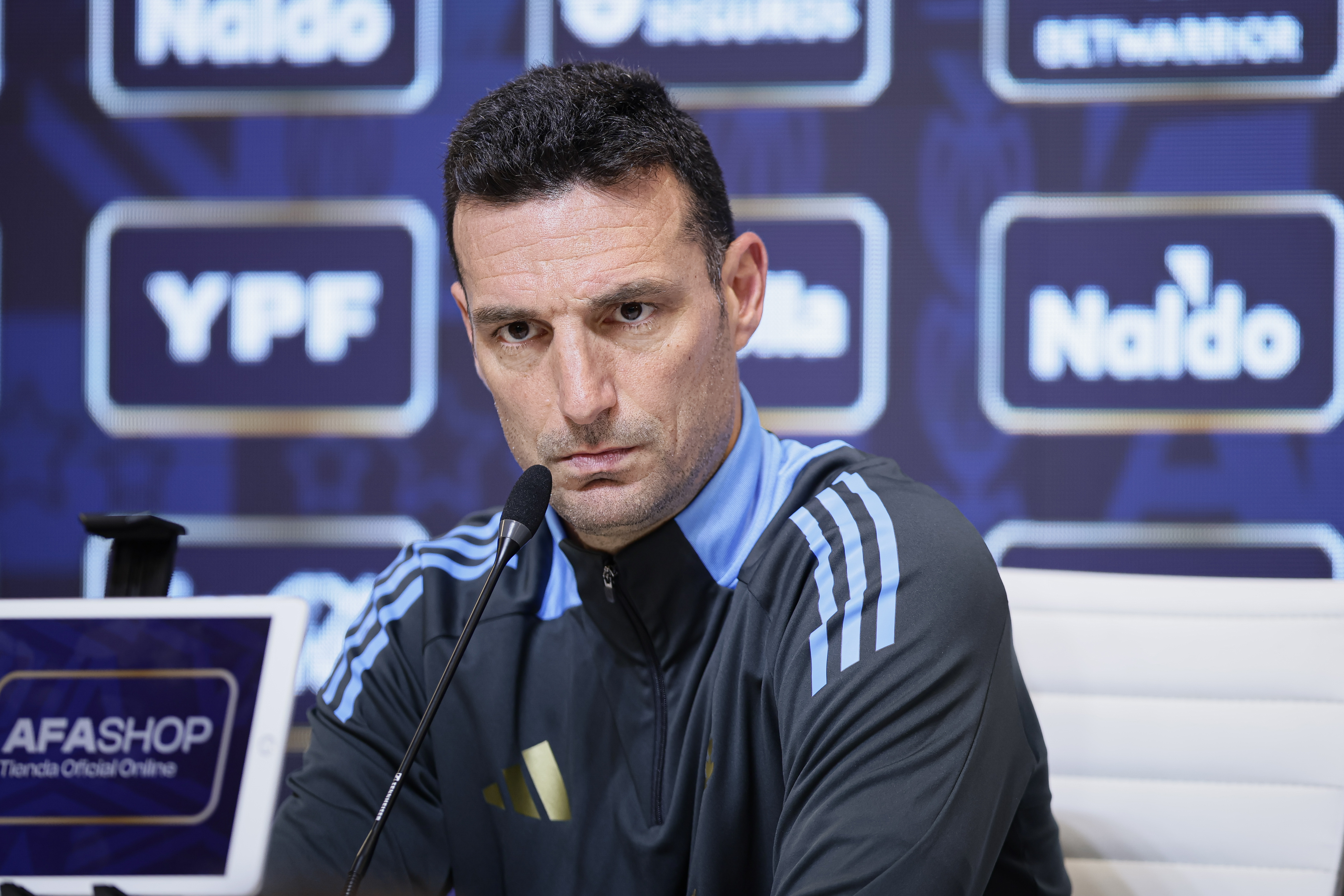 Argentina’s Head Coach Addresses Media Before Key Match Against Uruguay Buenos Aires, Argentina – March 20, 2025: Argentina's national team head coach, Lionel Scaloni,...