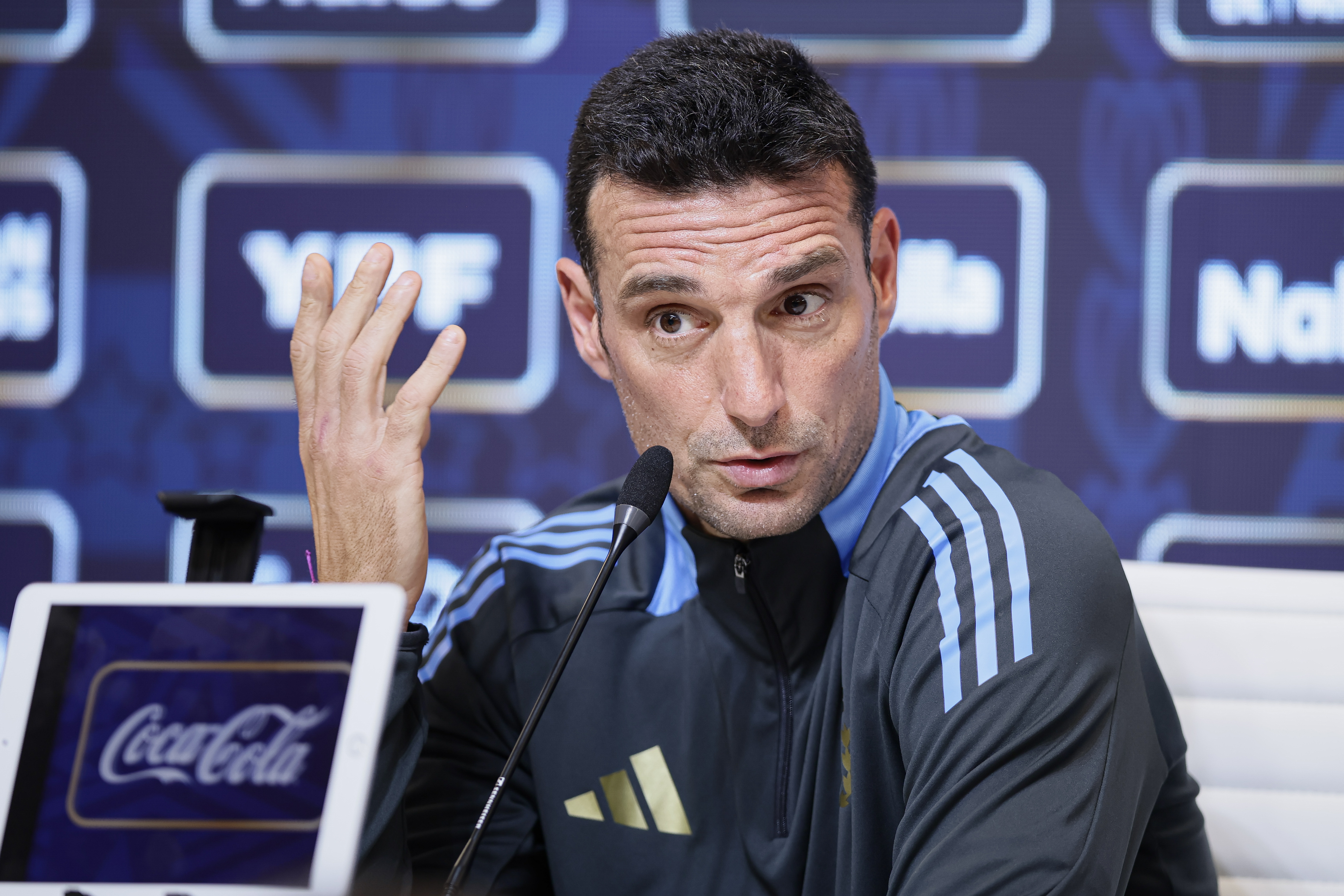 Argentina’s Head Coach Addresses Media Before Key Match Against Uruguay Buenos Aires, Argentina – March 20, 2025: Argentina's national team head coach, Lionel Scaloni,...