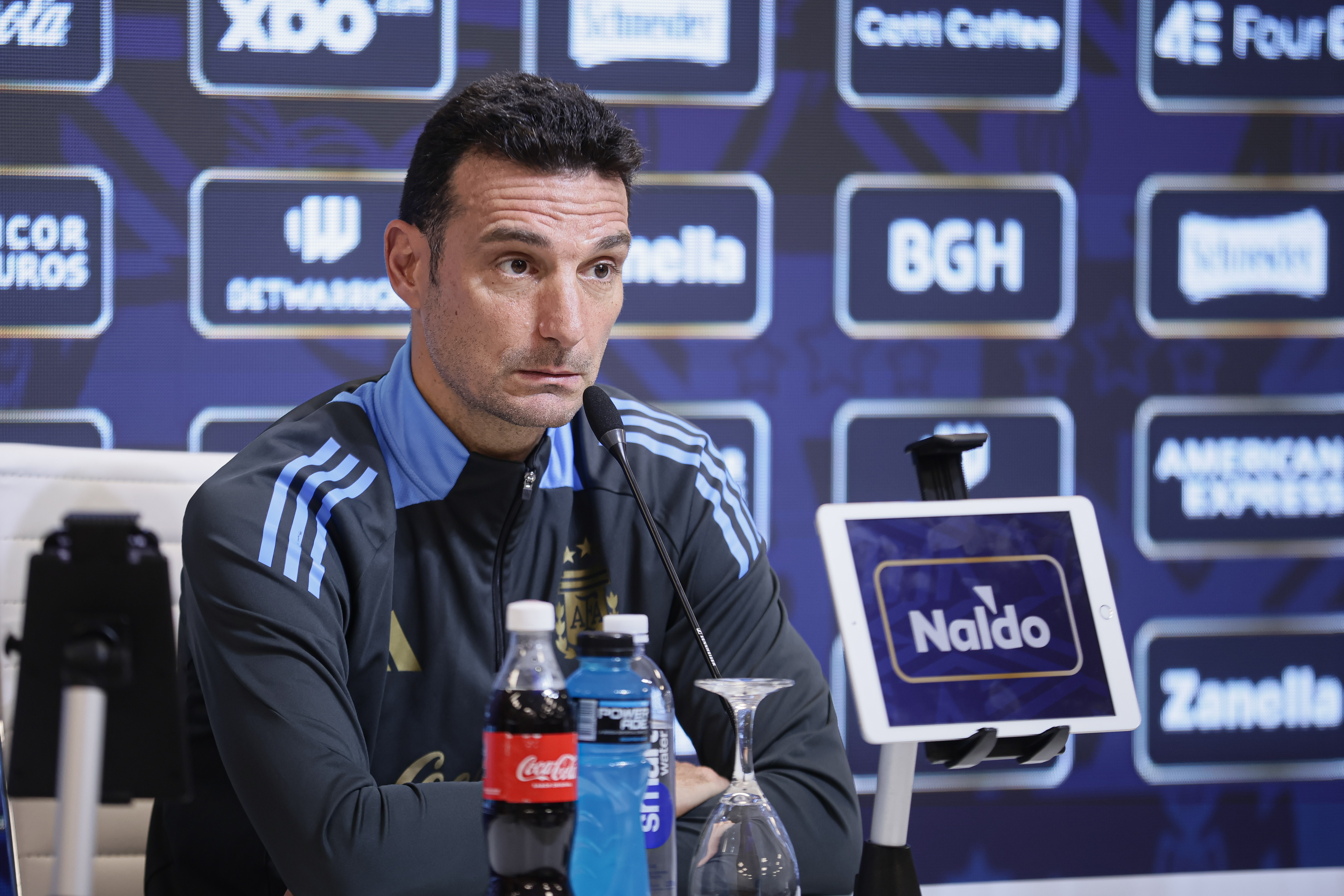 Argentina’s Head Coach Addresses Media Before Key Match Against Uruguay Buenos Aires, Argentina – March 20, 2025: Argentina's national team head coach, Lionel Scaloni,...