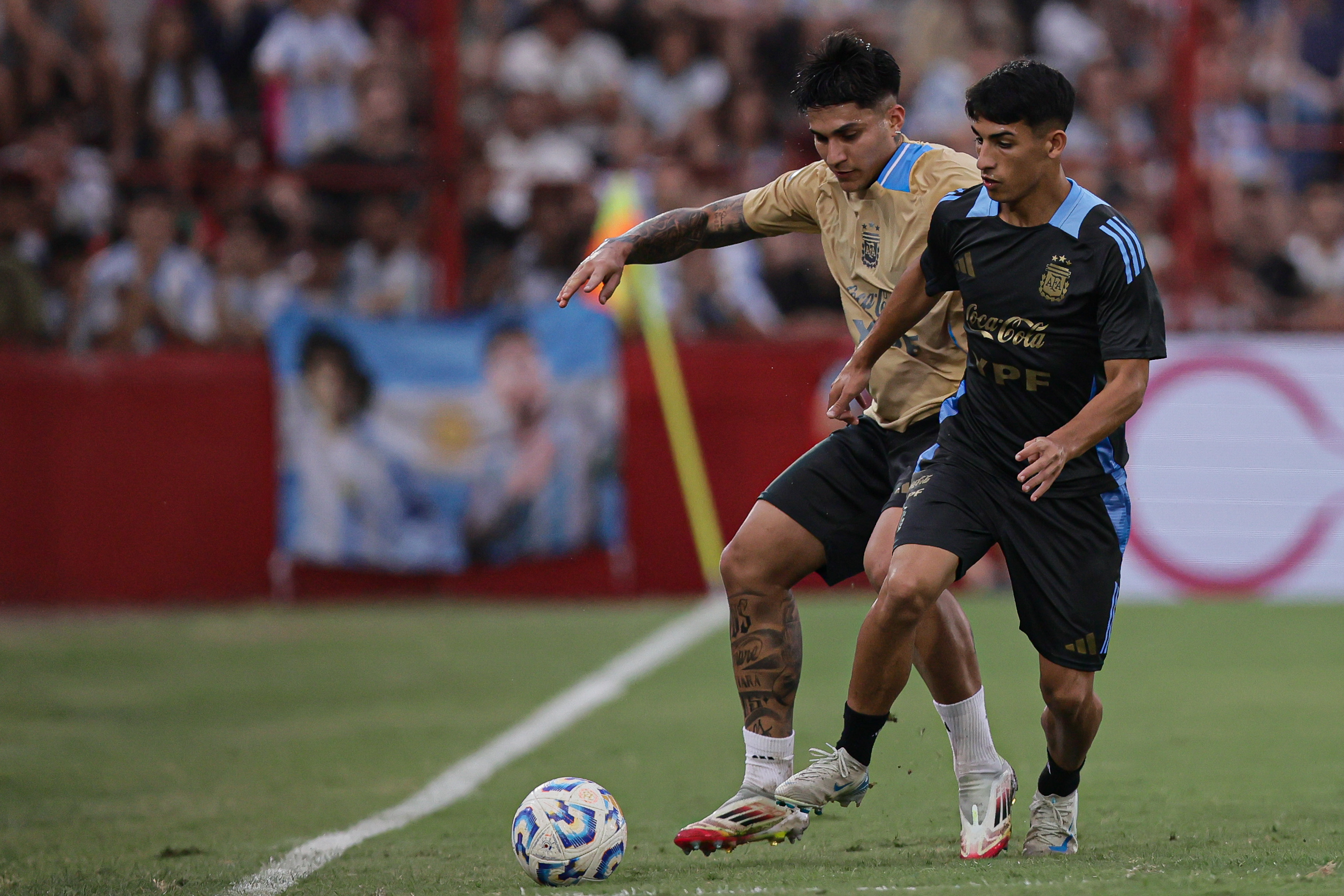 Argentina National Team Holds Open Training to Support Bahía Blanca Flood Victims Buenos Aires, Argentina – March 22, 2025: The Argentina national football team, alongside the ...