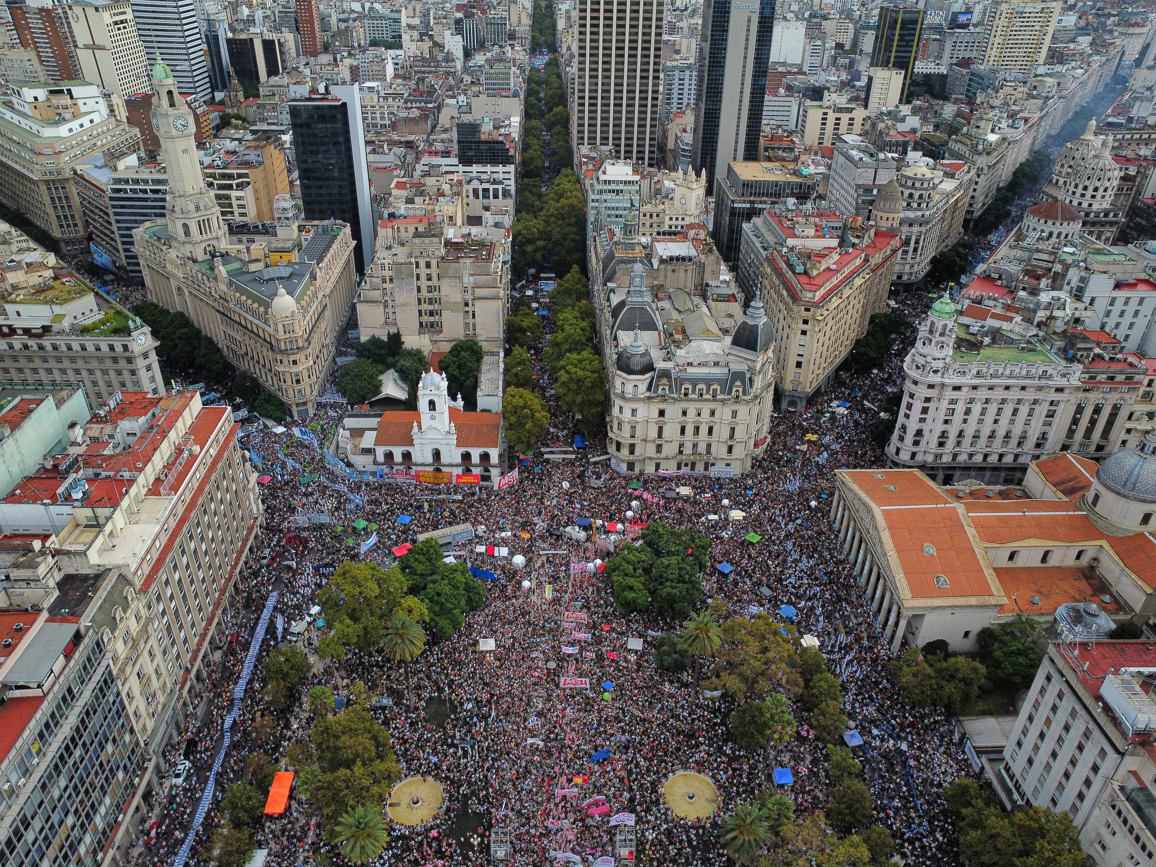 Organismos de derechos humanos, sindicatos y partidos políticos comparten escenario tras 20 años en un acto contra el gobierno de Javier Milei BUENOS AIRES, ARGENTINA - 24 DE MARZO DE 2025: Organismos de derechos humanos, entre ellos Madres...