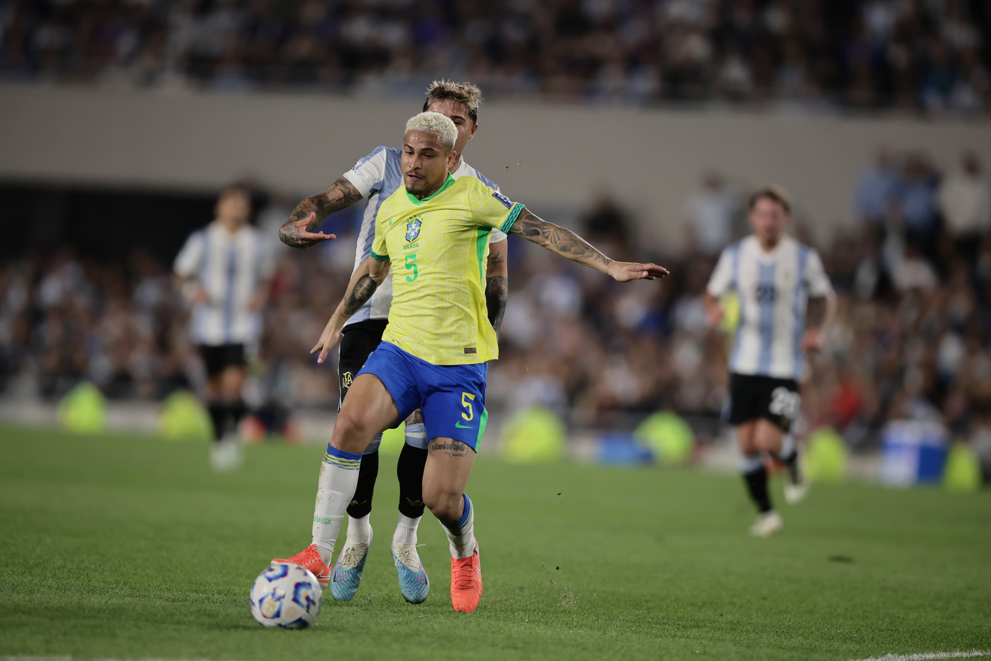 Argentina Faces Brazil in Crucial World Cup Qualifier at Monumental. Buenos Aires, Argentina – March 25, 2025: Joao Gomez controls the ball during the match between...